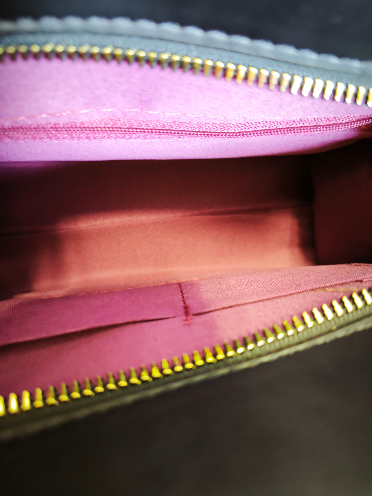 Black Gradient Crocodile-Print Contrast Handbag