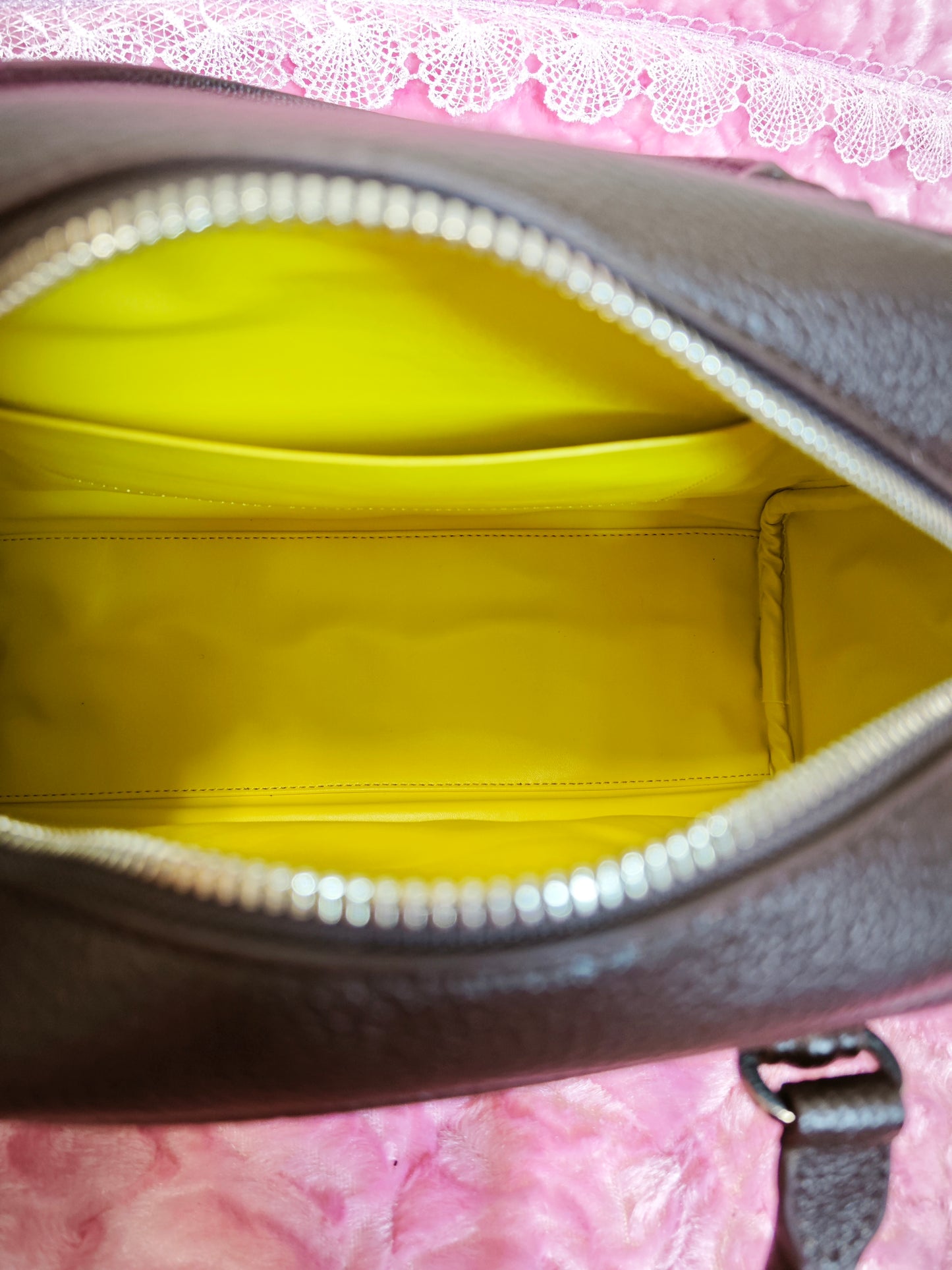 Dark Brown Lychee-Patterned Handbag with Contrast Zipper