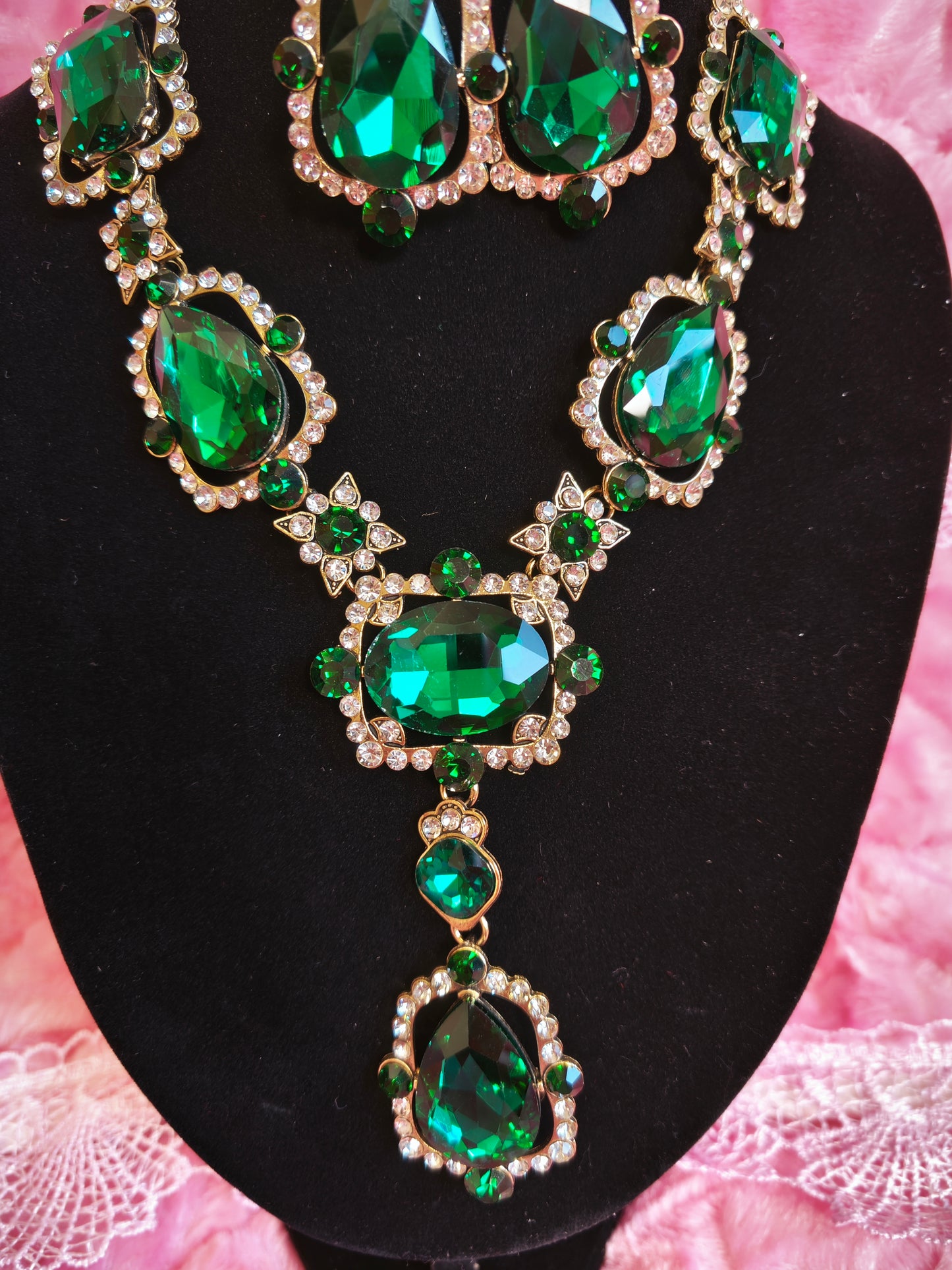Luxury Emerald Crystal Necklace & Earring Set