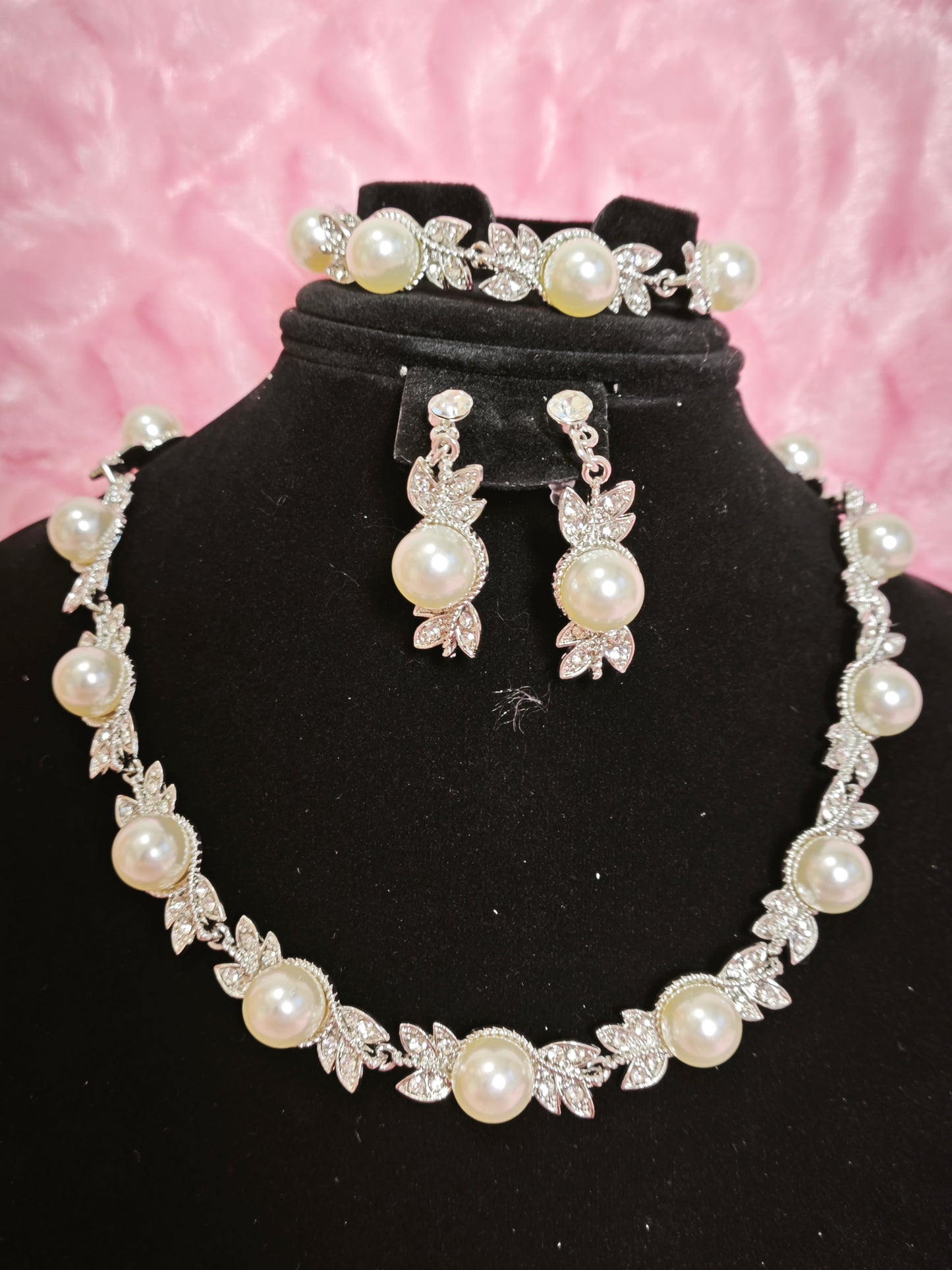 Elegant Pearl & Leaf Statement Jewelry Set