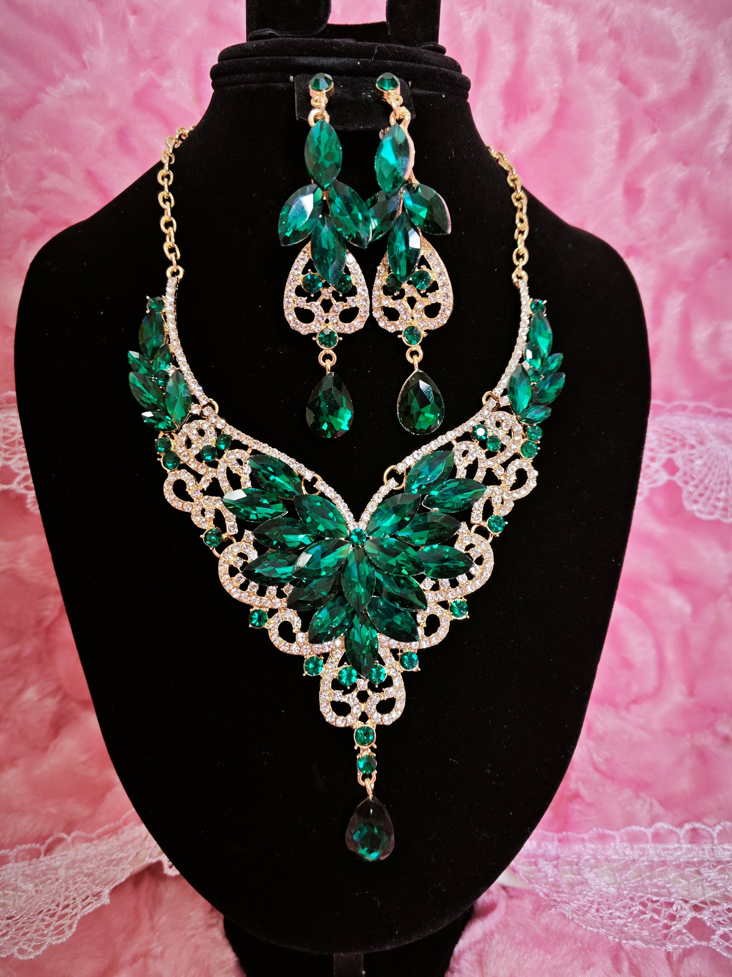 Gilded Emerald Gem Filigree Necklace & Earring Set