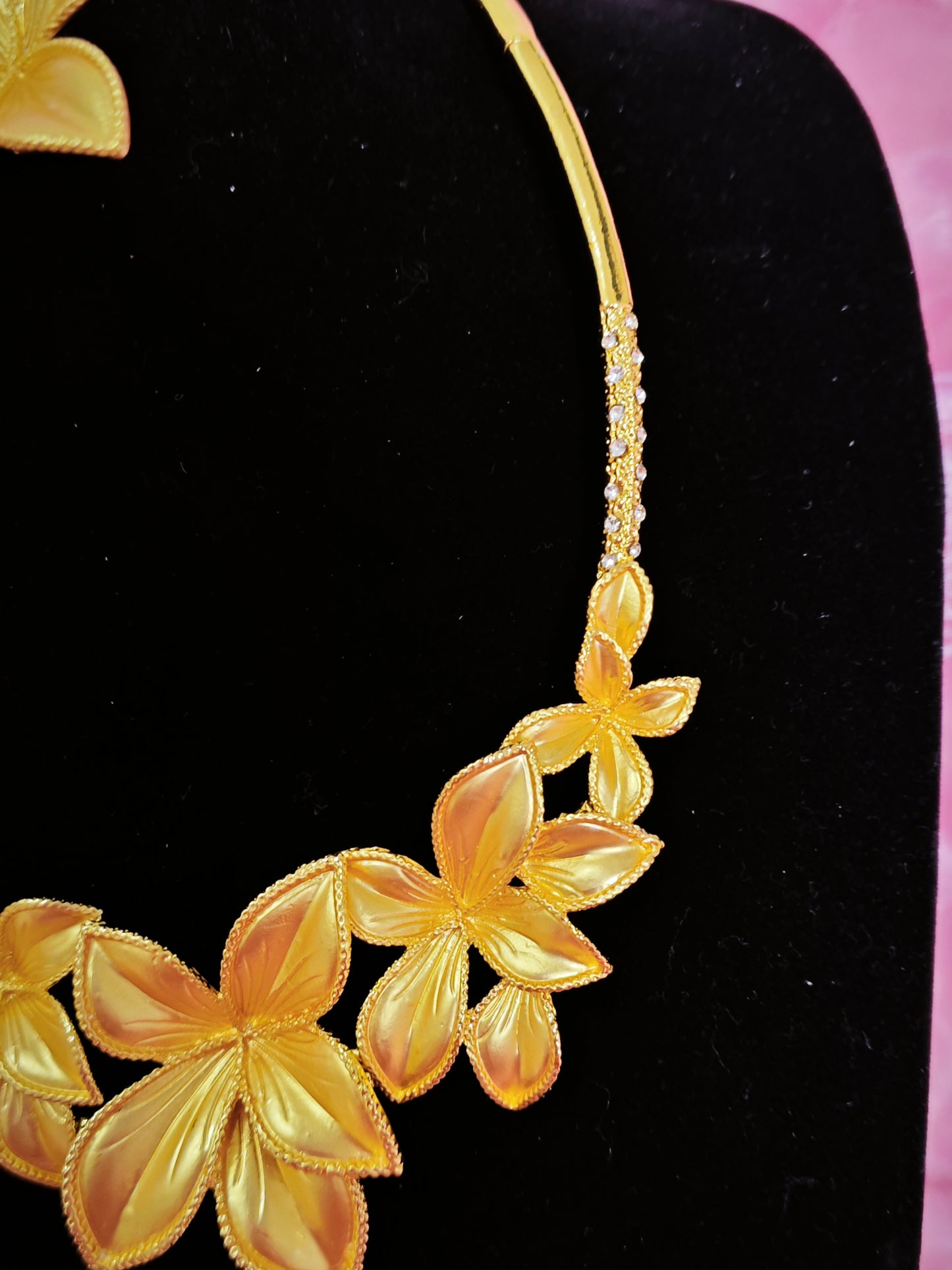 Majestic Gold Leaf Blossom Regal Set