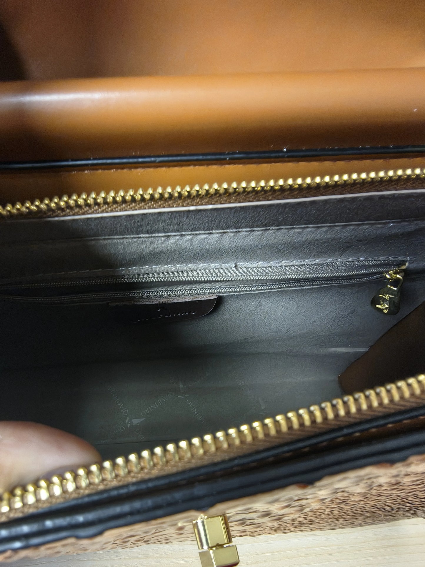 Caramel Gradient Crocodile Embossed Structured Bag (E106)