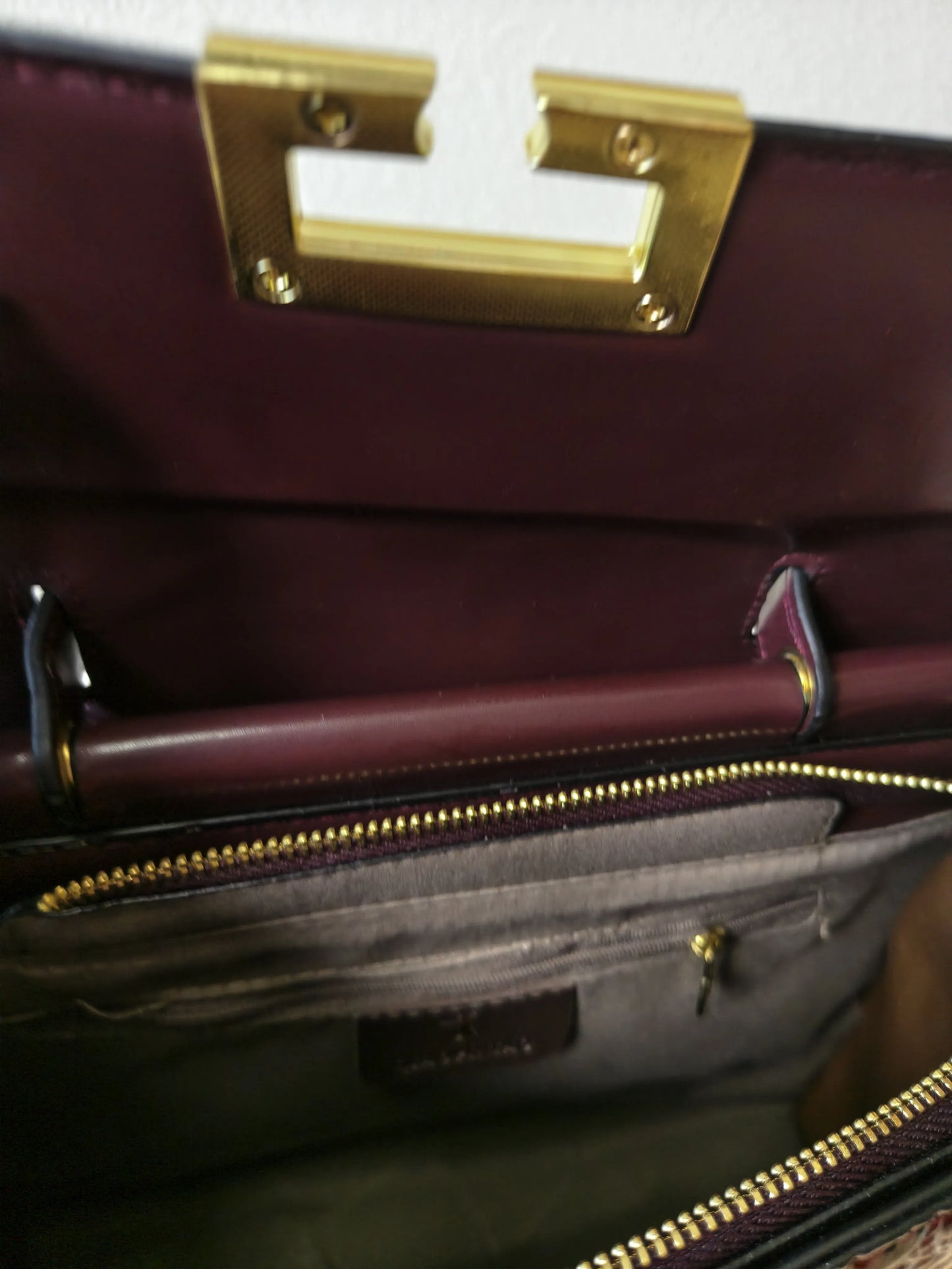 Burgundy Gradient Crocodile Embossed Structured Bag (E107)