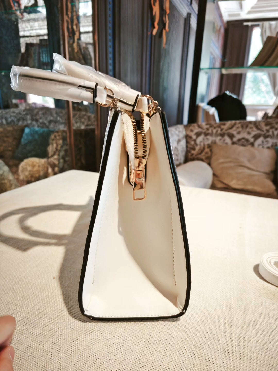 White Crocodile Pattern Mother-and-Son Bag with Matching Pouch