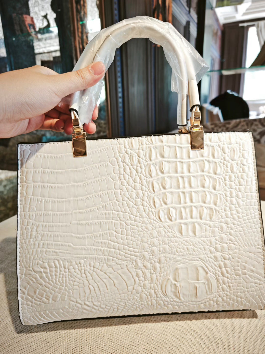 White Crocodile Pattern Mother-and-Son Bag with Matching Pouch