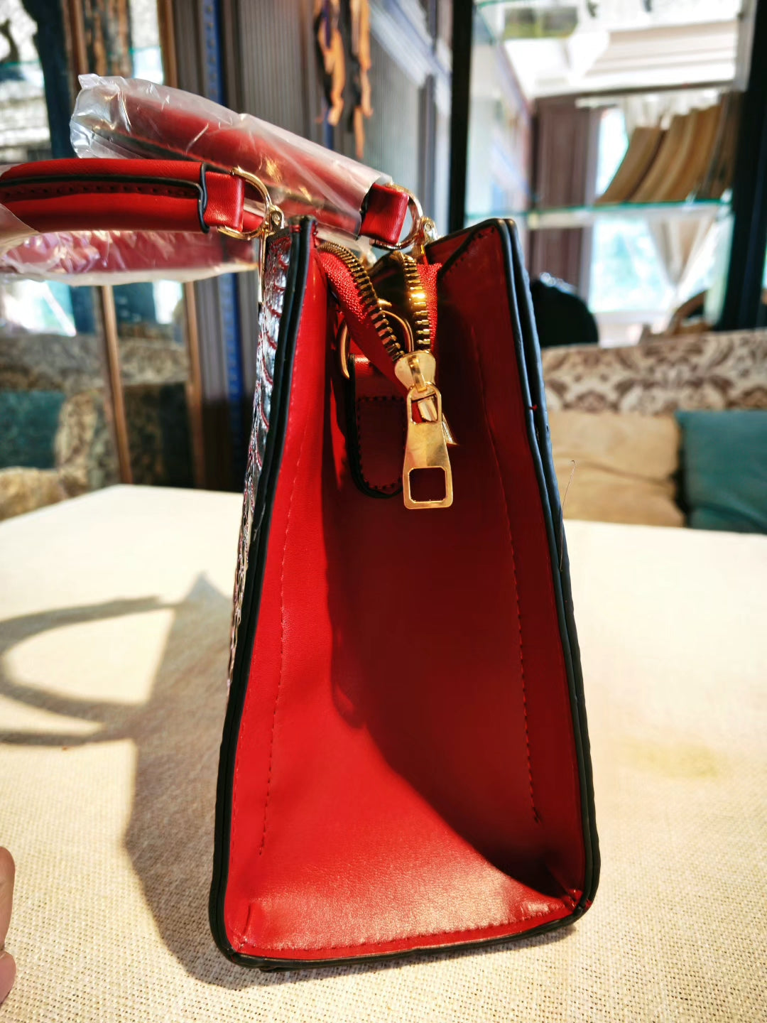 Red Crocodile-Embossed Top-Handle Mother-and-Son Bag with Detachable Strap and Charm