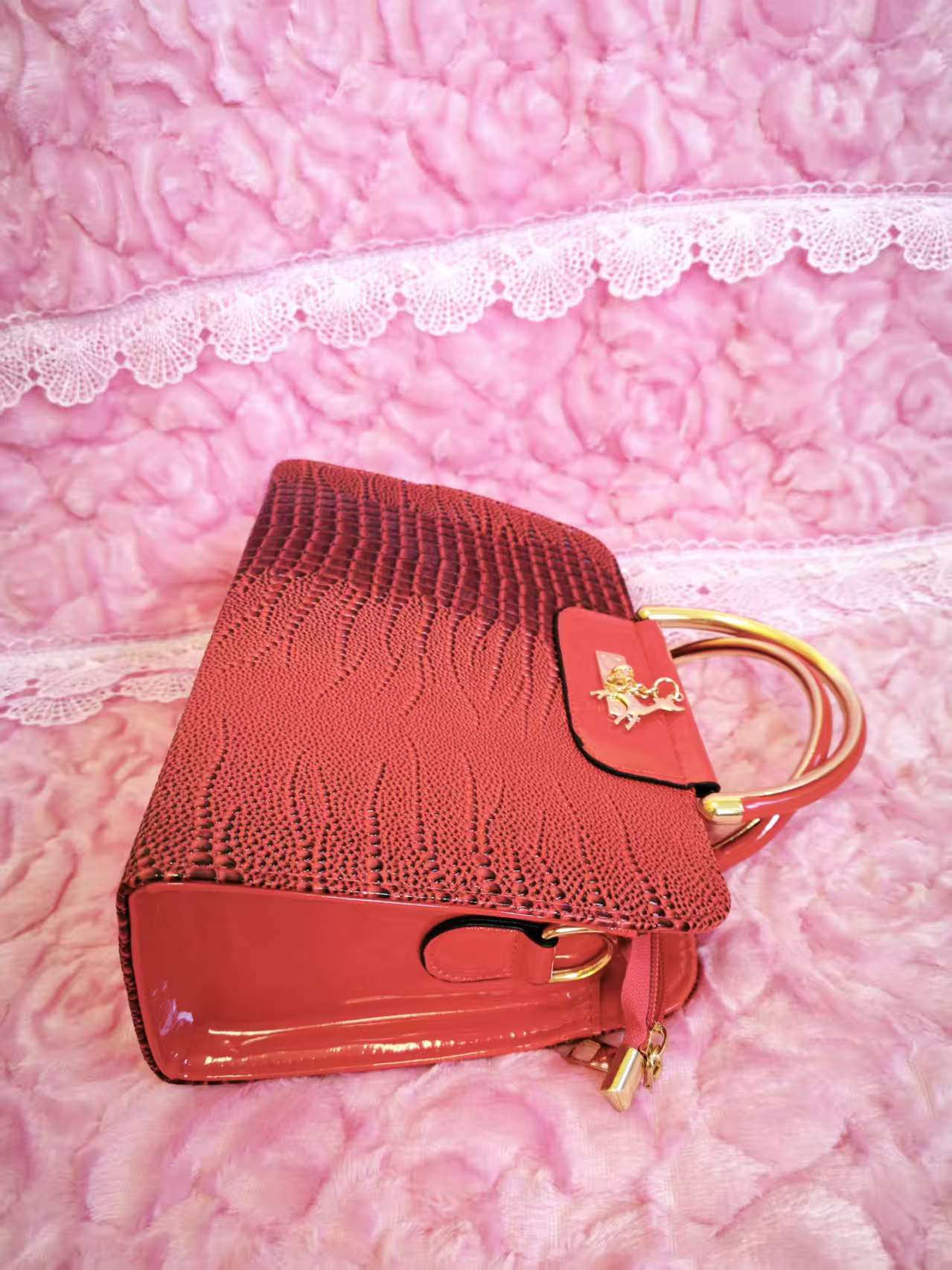 Red-Brown Gradient Crocodile-Print Mini Handbag with Gold Accents
