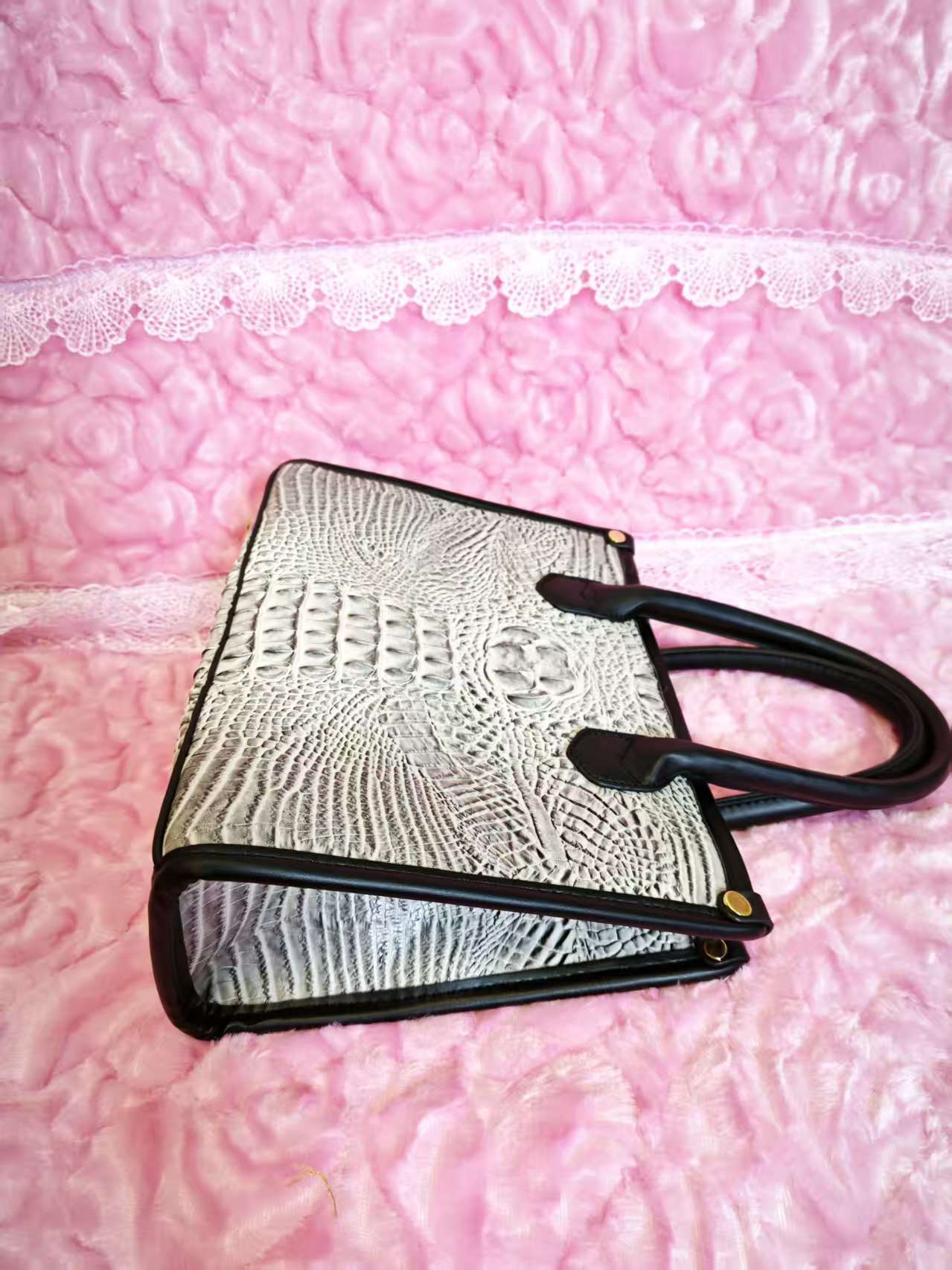 Silver-Gray Gradient Crocodile-Print Contrast Handbag