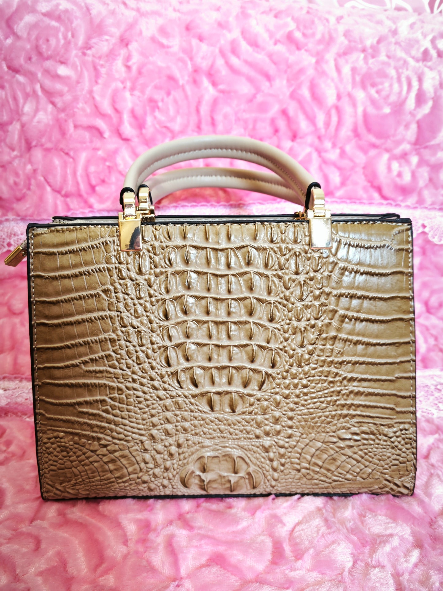 Light Gold Gradient Crocodile-Print Handbag with Heart Pendant
