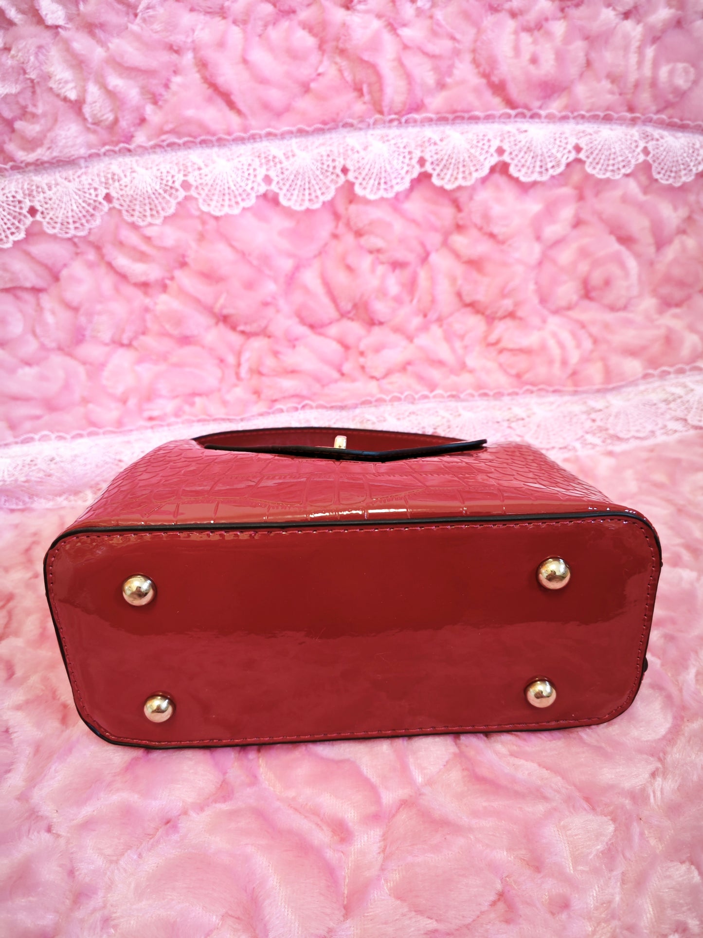 Burgundy Patent Crocodile-Print Handbag with Metal Round Buckle