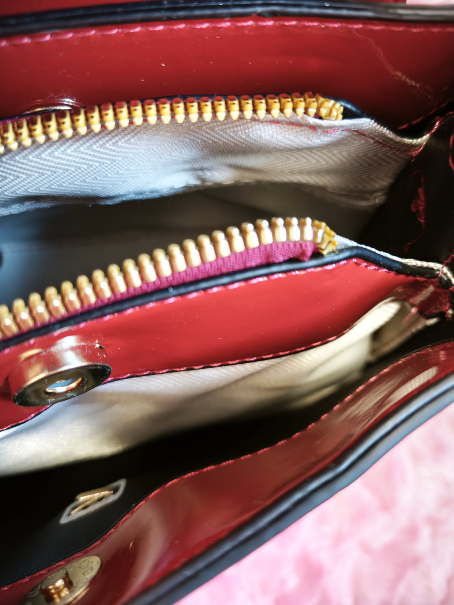 Burgundy Patent Crocodile-Print Handbag with Metal Round Buckle