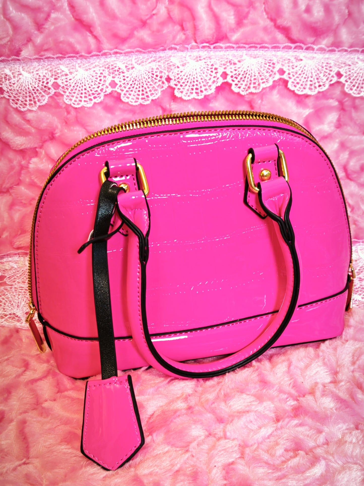 Bright Pink Crocodile-Print Shell-Shaped Handbag