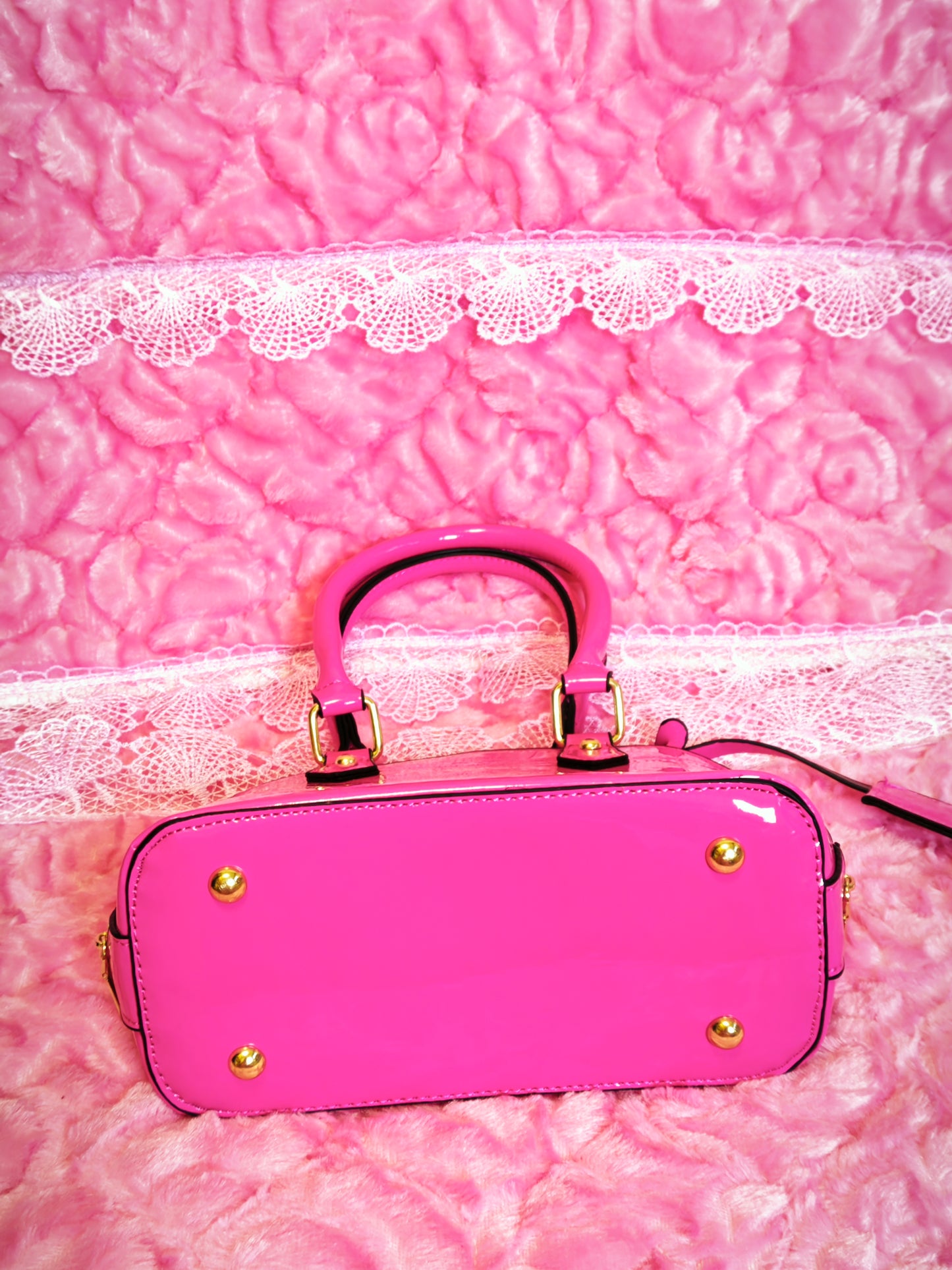 Bright Pink Crocodile-Print Shell-Shaped Handbag