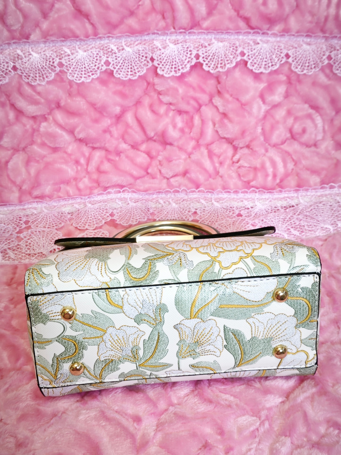 White Floral-Patterned Handbag with Dark Green Accents