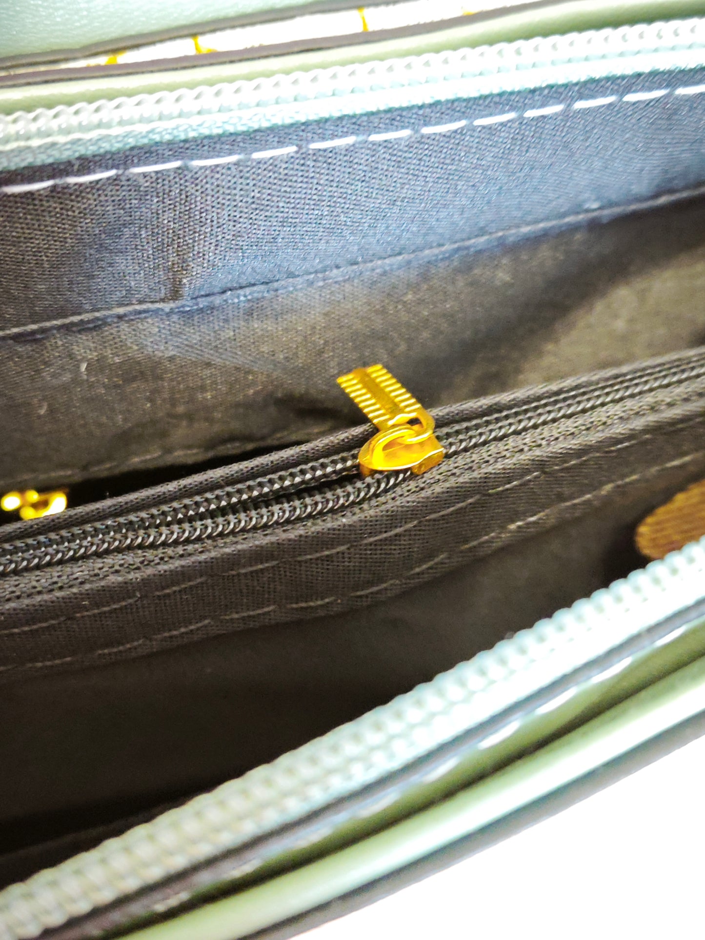 White Floral-Patterned Handbag with Dark Green Accents