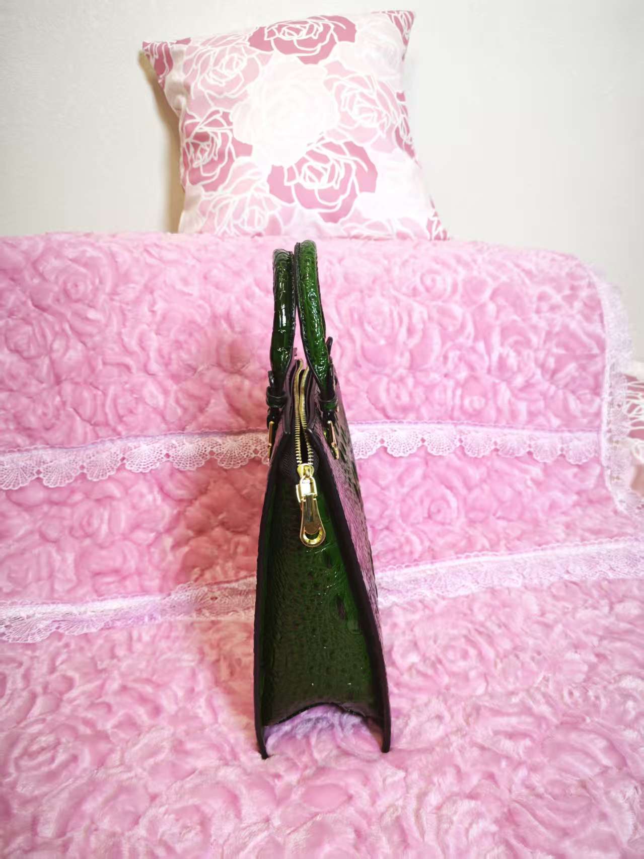 Dark Green Gradient 3D Crocodile-Print Handbag with Gold Chain