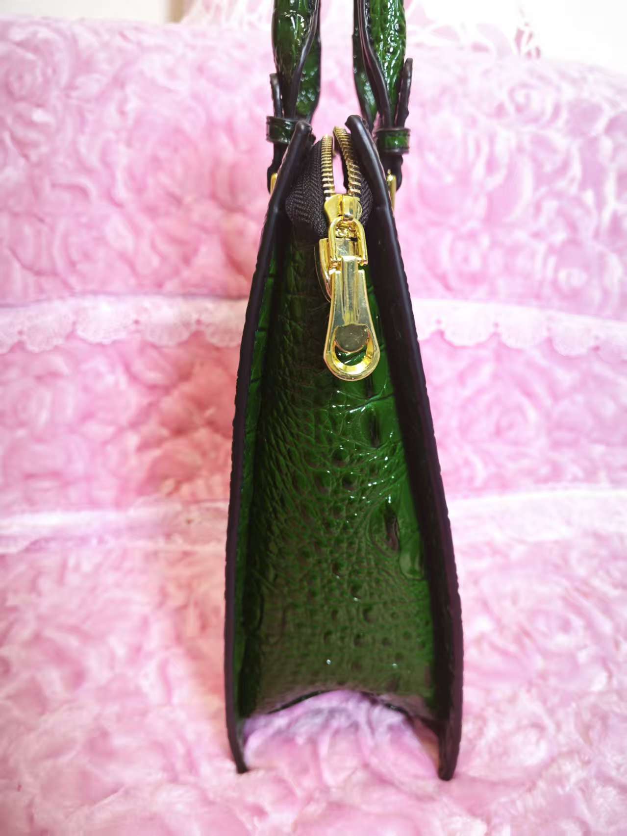 Dark Green Gradient 3D Crocodile-Print Handbag with Gold Chain