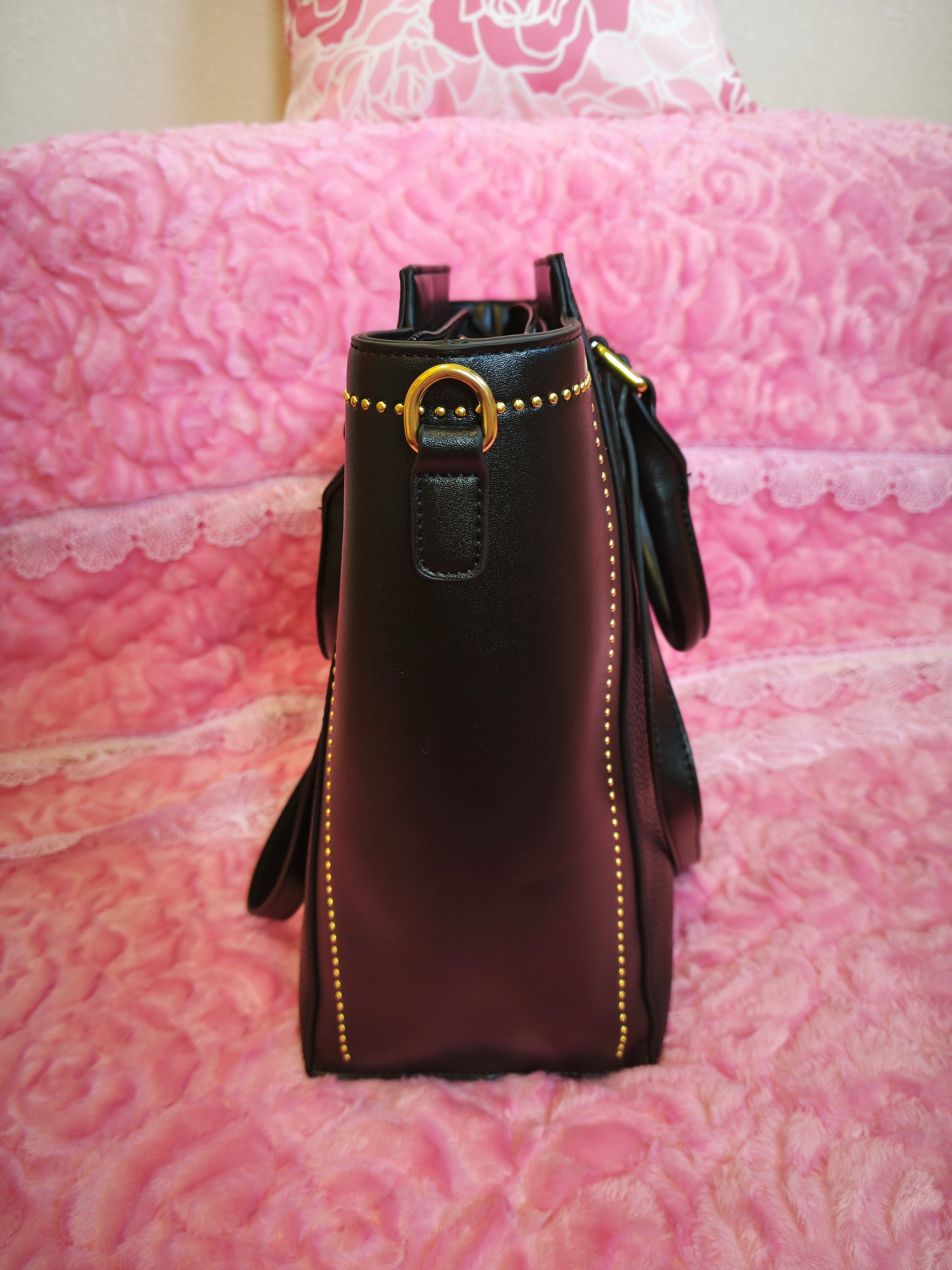 Black Lychee-Patterned Handbag with Rivet Embellishment