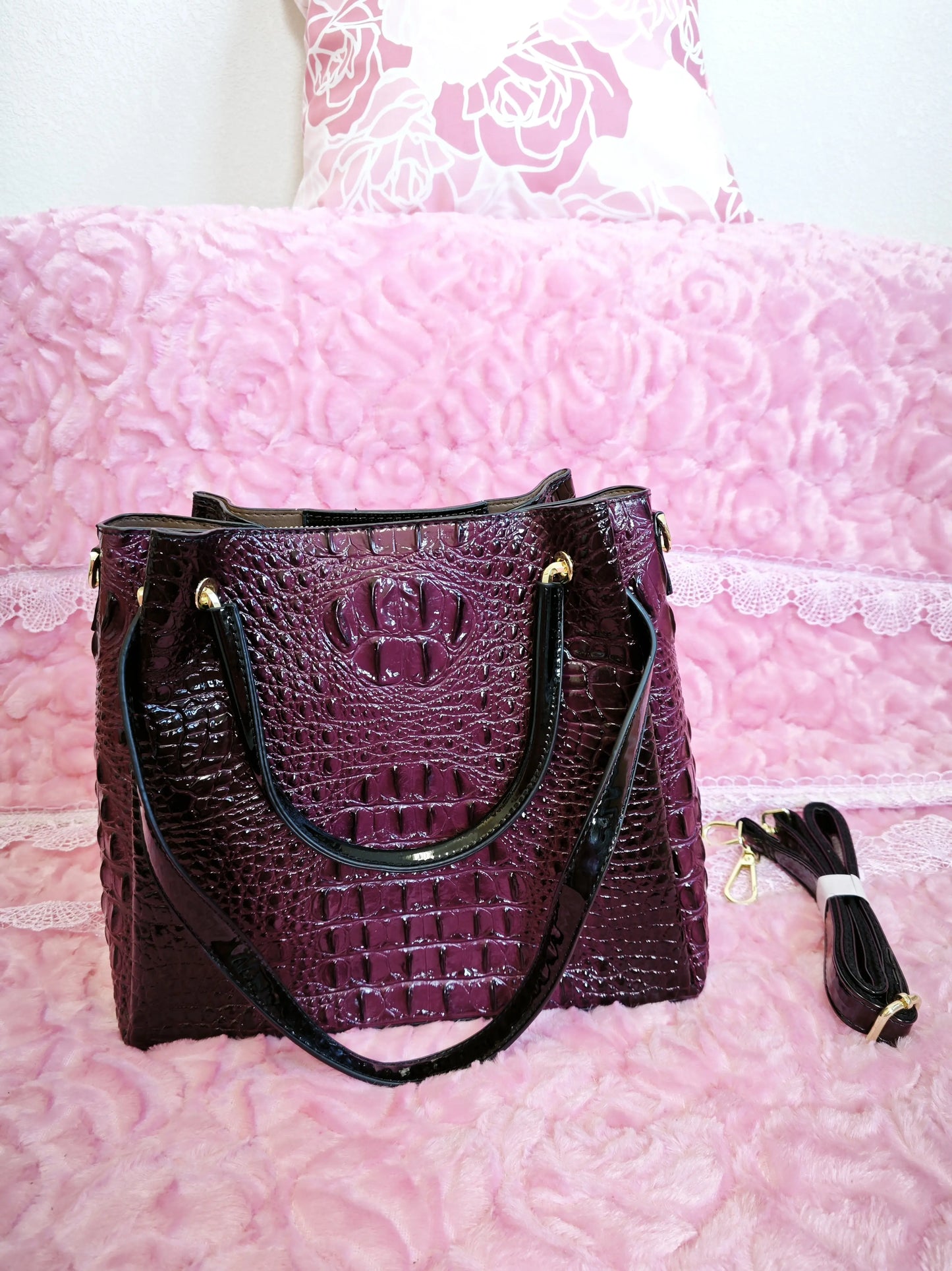 Grape Purple Crocodile Pattern Color-Block Handle Large Bucket Bag (M191)