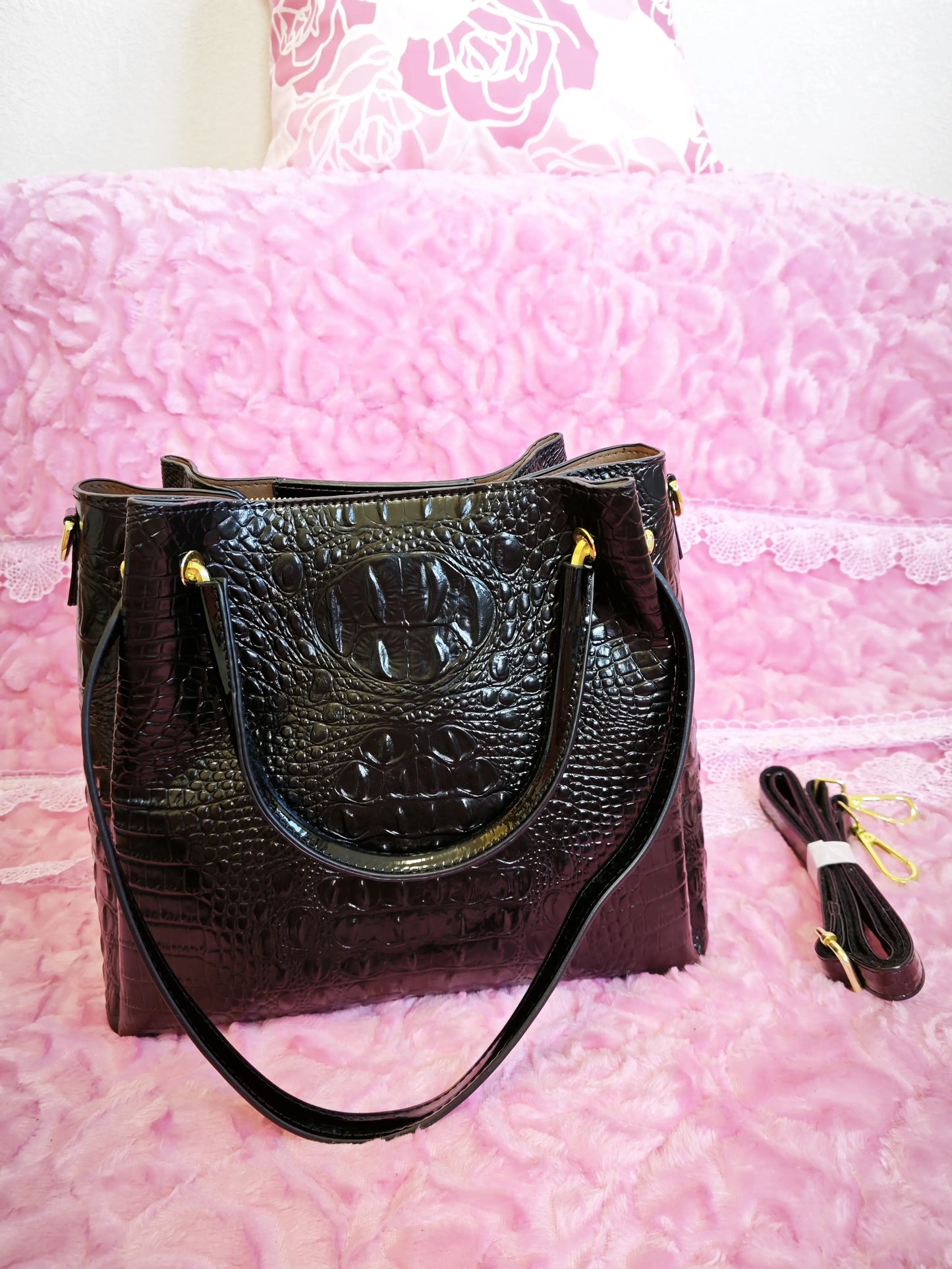 Jet Black Crocodile Pattern Color-Block Handle Large Bucket Bag (M193)