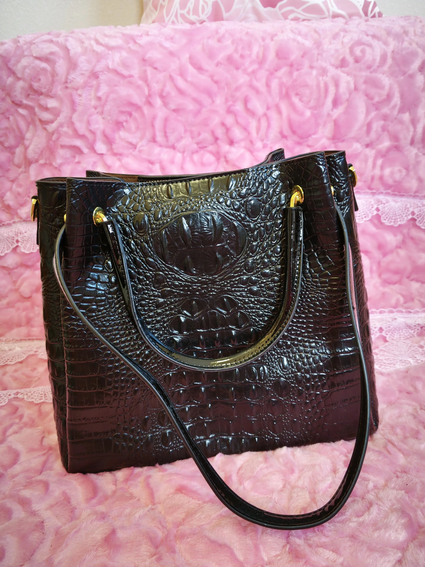 Jet Black Crocodile Pattern Color-Block Handle Large Bucket Bag (M193)
