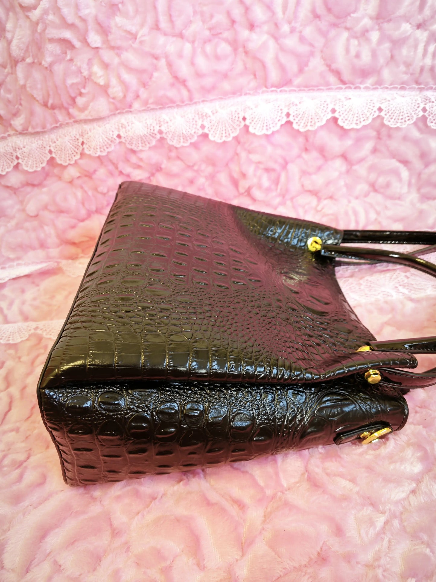 Jet Black Crocodile Pattern Color-Block Handle Large Bucket Bag (M193)