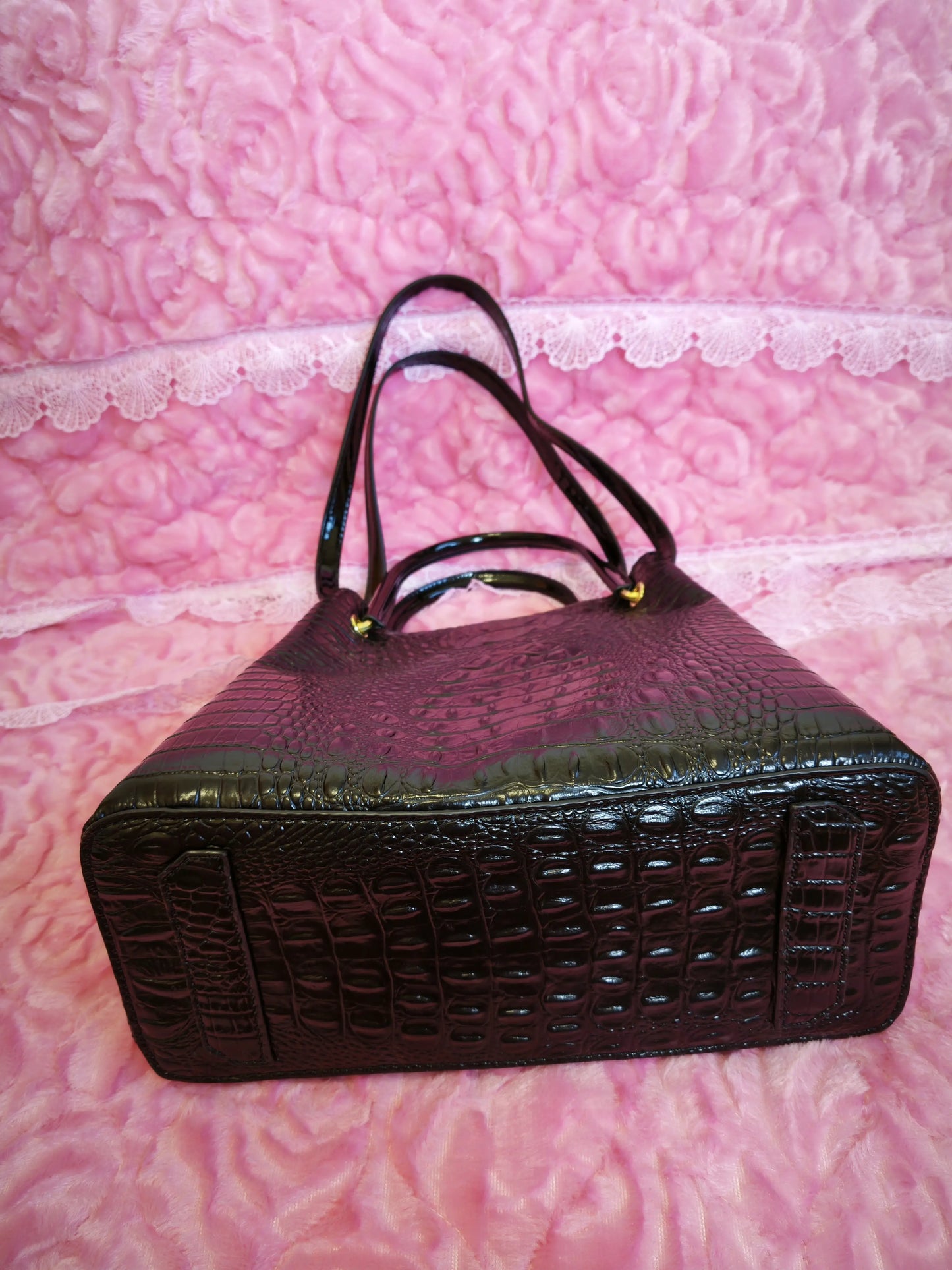 Jet Black Crocodile Pattern Color-Block Handle Large Bucket Bag (M193)