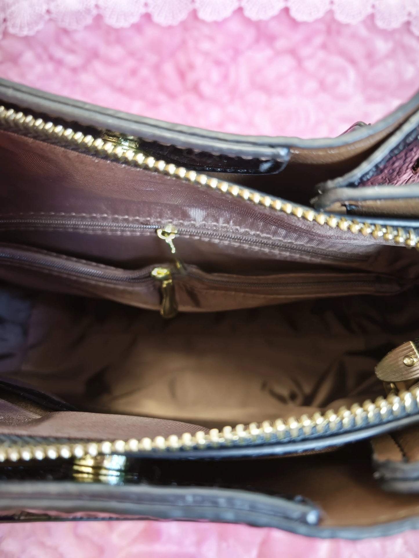Jet Black Crocodile Pattern Color-Block Handle Large Bucket Bag (M193)