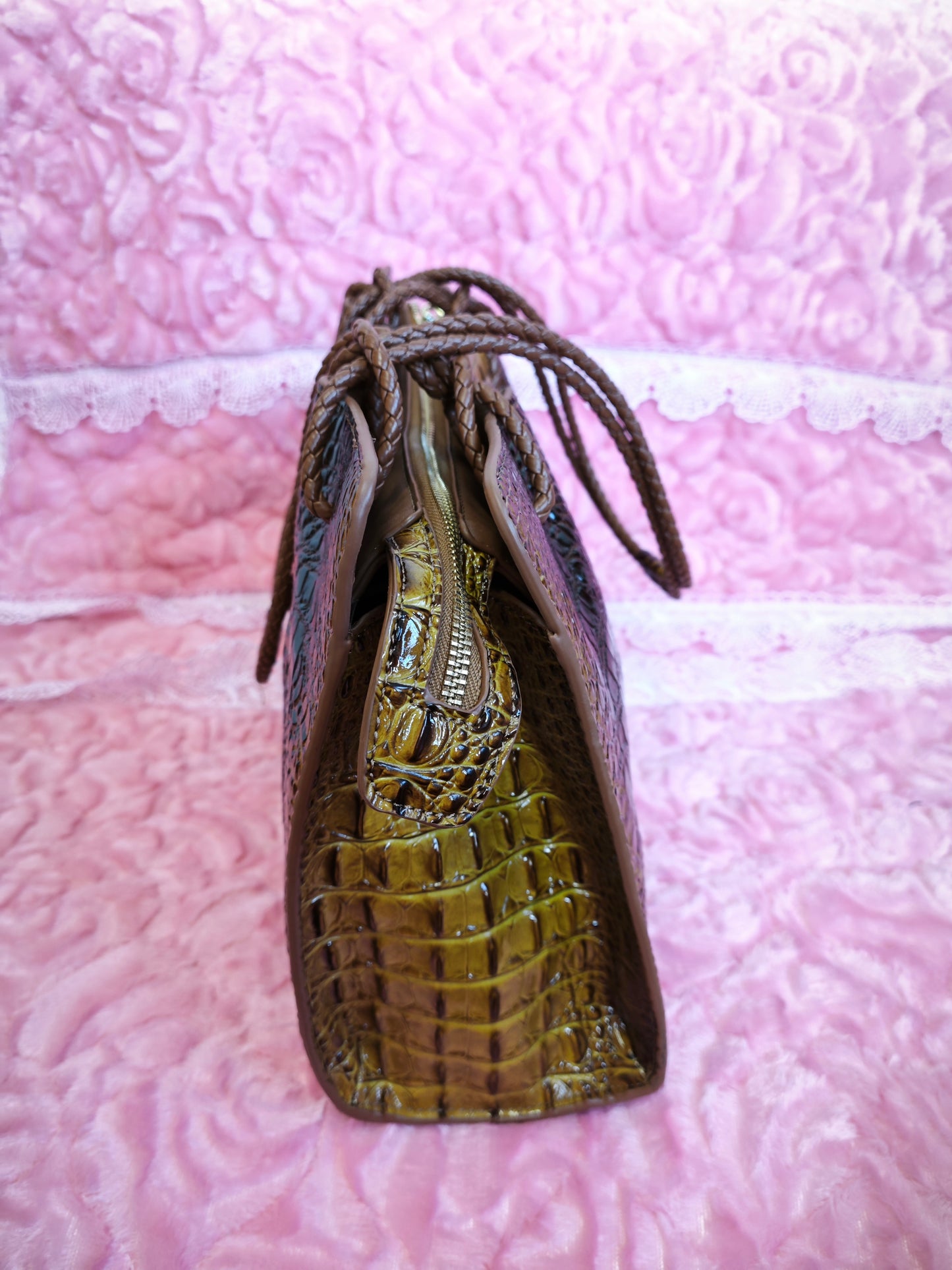 Tan-Black Gradient 3D Crocodile-Print Handbag with Braided Handles