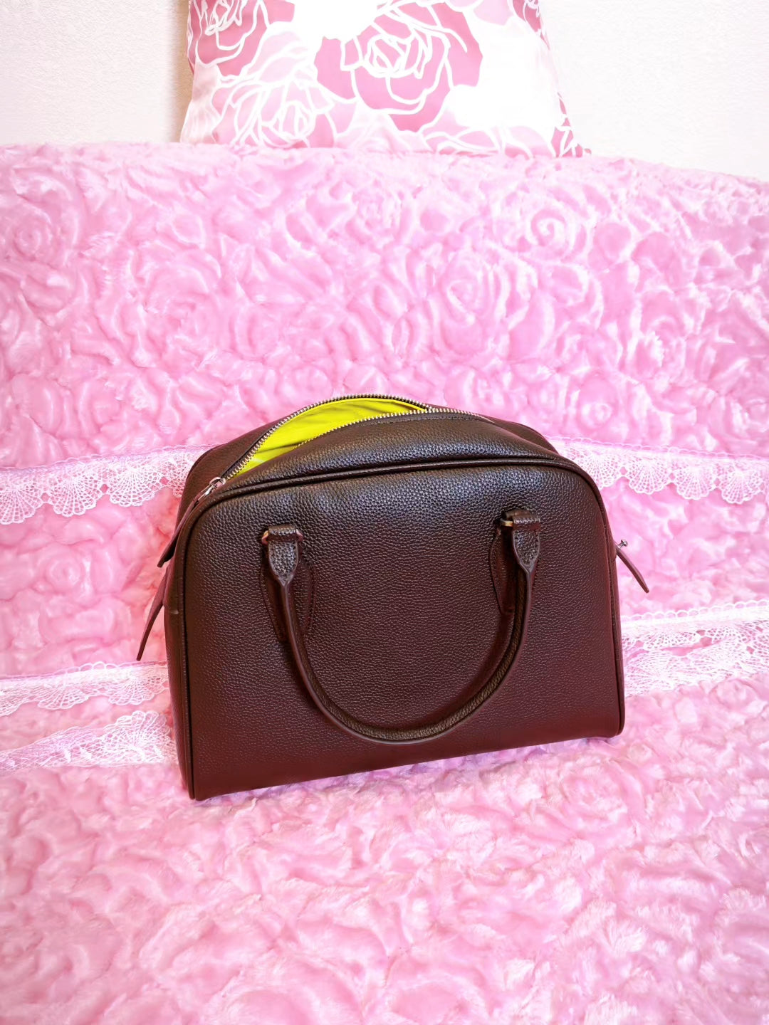 Dark Brown Lychee-Patterned Handbag with Contrast Zipper