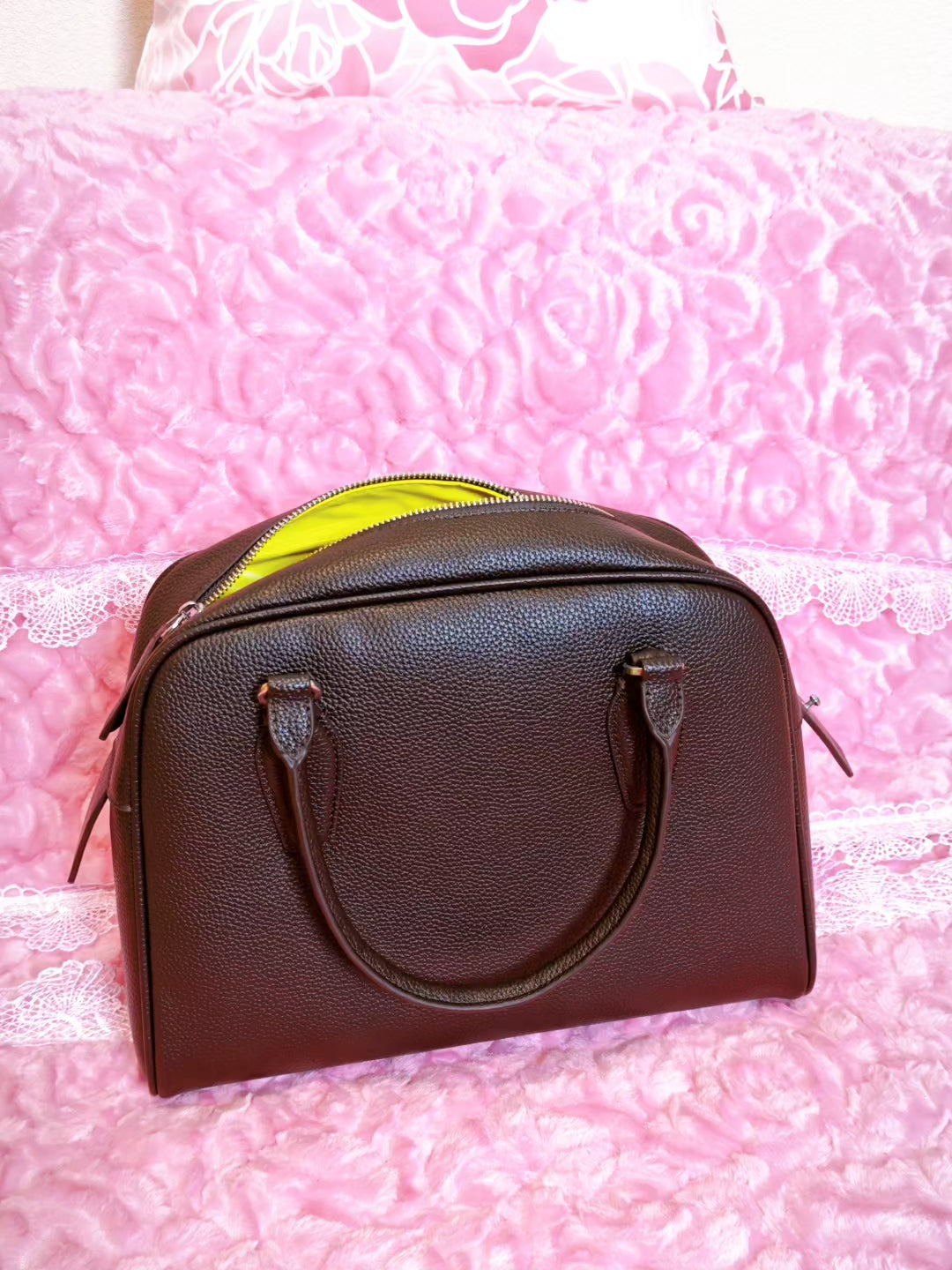 Dark Brown Lychee-Patterned Handbag with Contrast Zipper