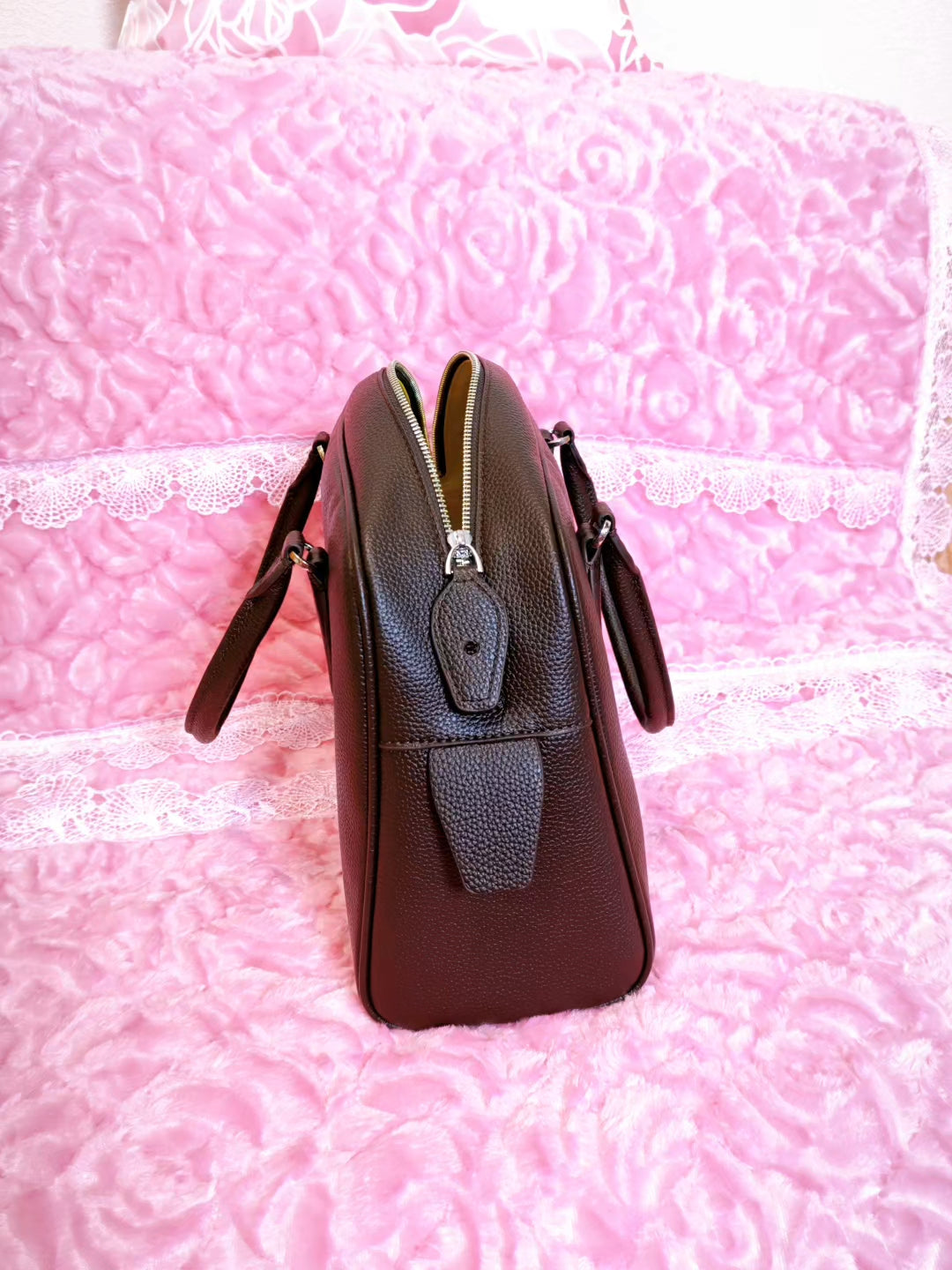 Dark Brown Lychee-Patterned Handbag with Contrast Zipper