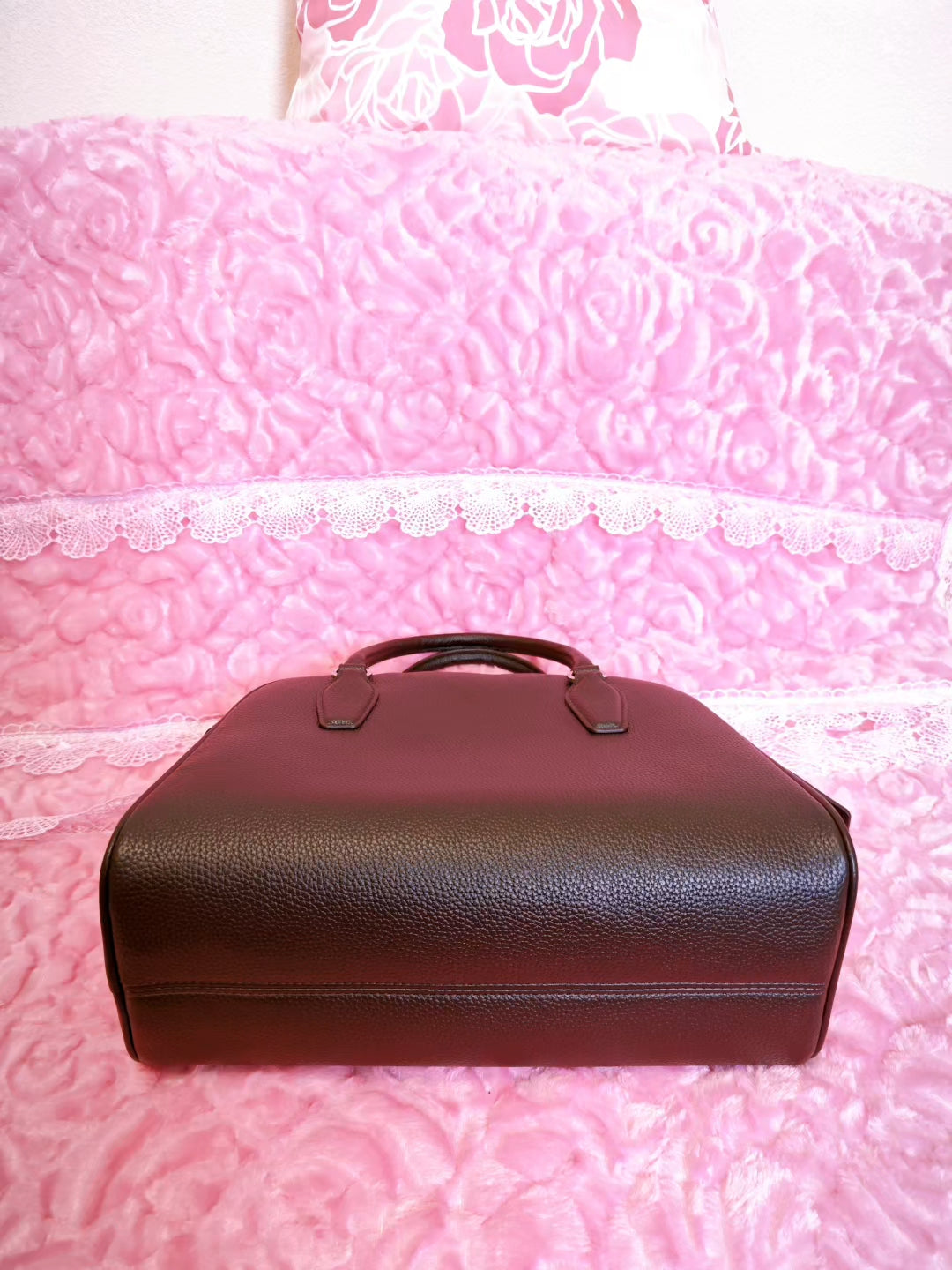 Dark Brown Lychee-Patterned Handbag with Contrast Zipper