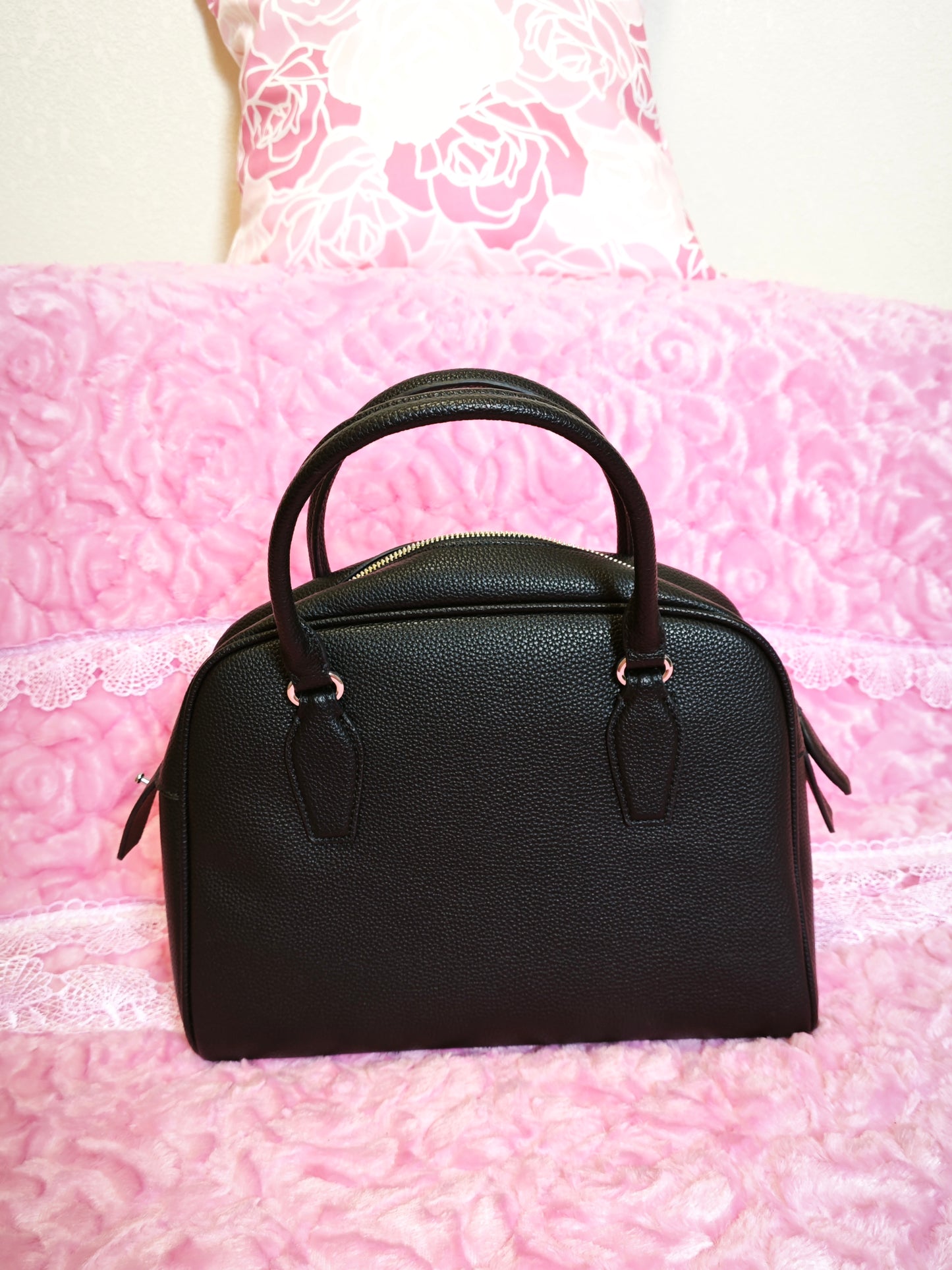 Black Lychee-Patterned Handbag with Metal Buckles