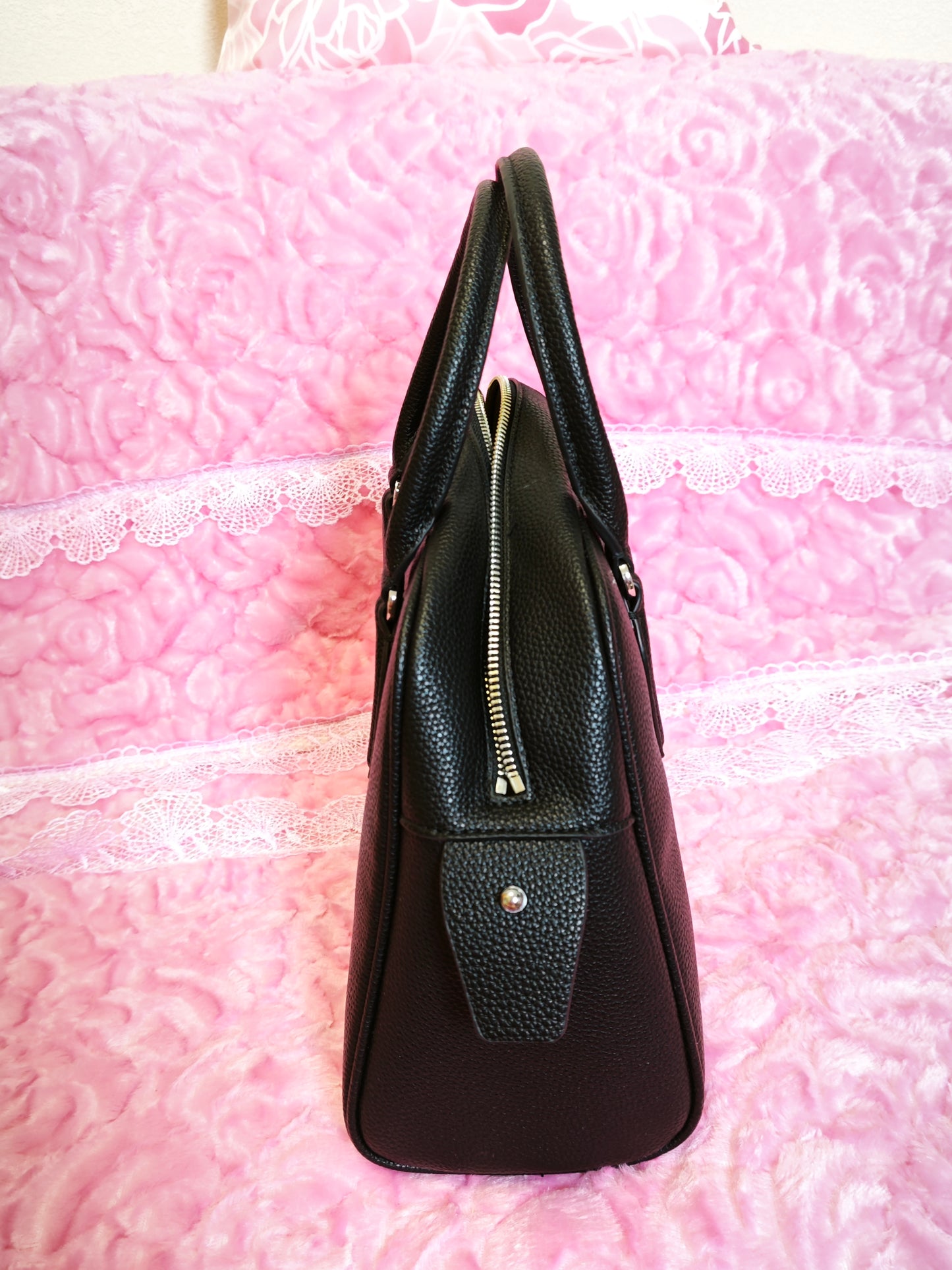 Black Lychee-Patterned Handbag with Metal Buckles