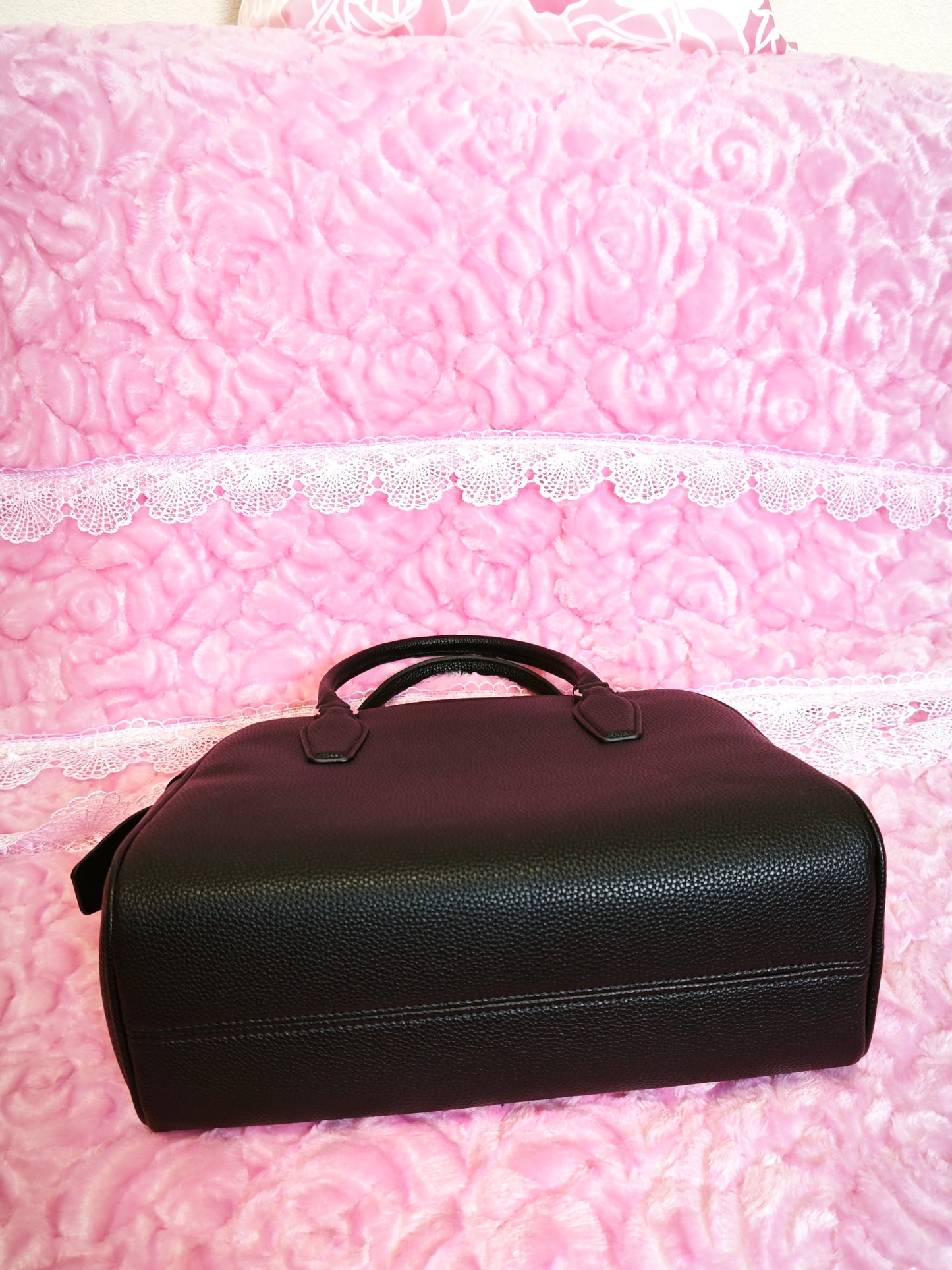 Black Lychee-Patterned Handbag with Metal Buckles