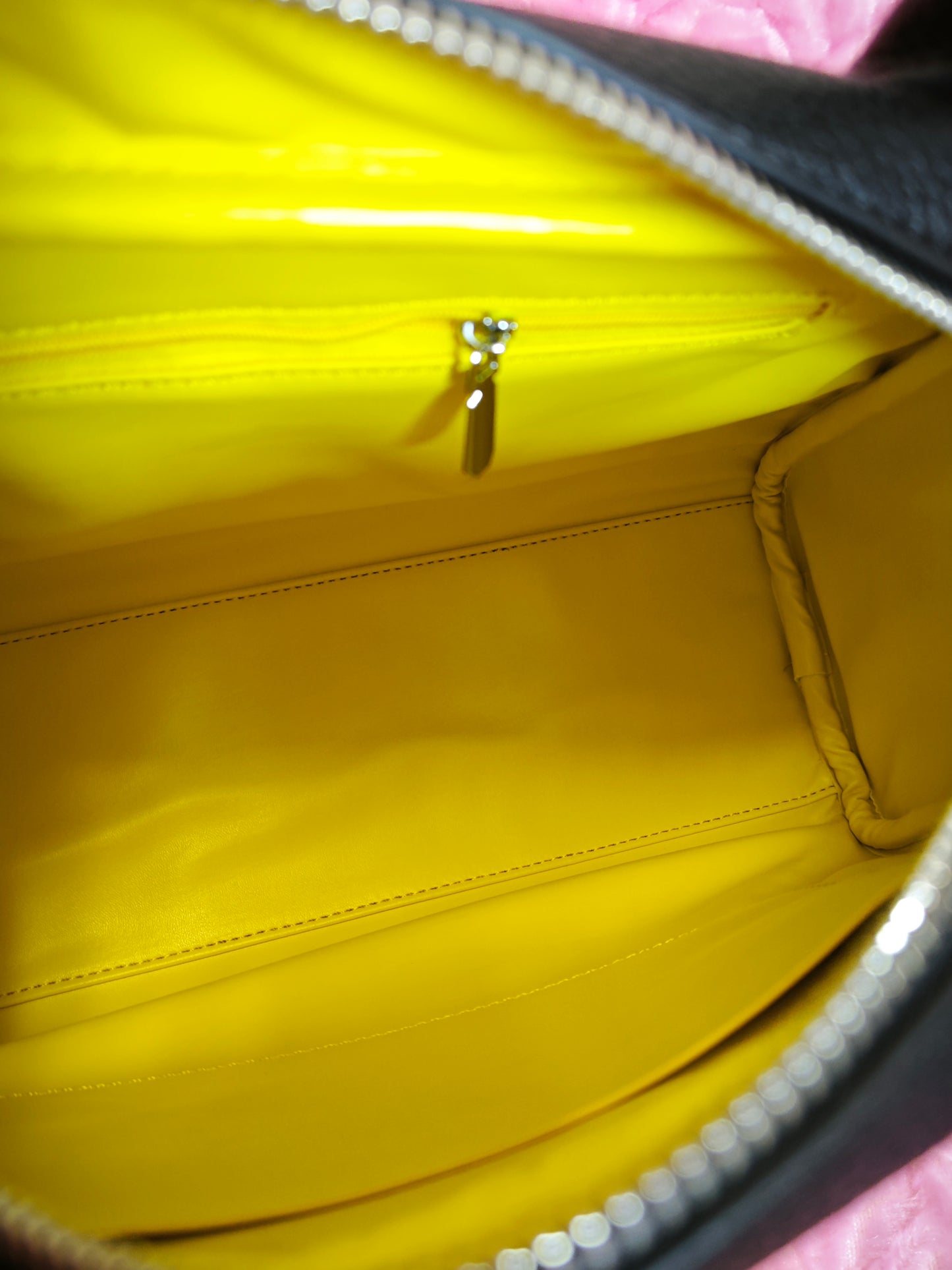 Black Lychee-Patterned Handbag with Metal Buckles