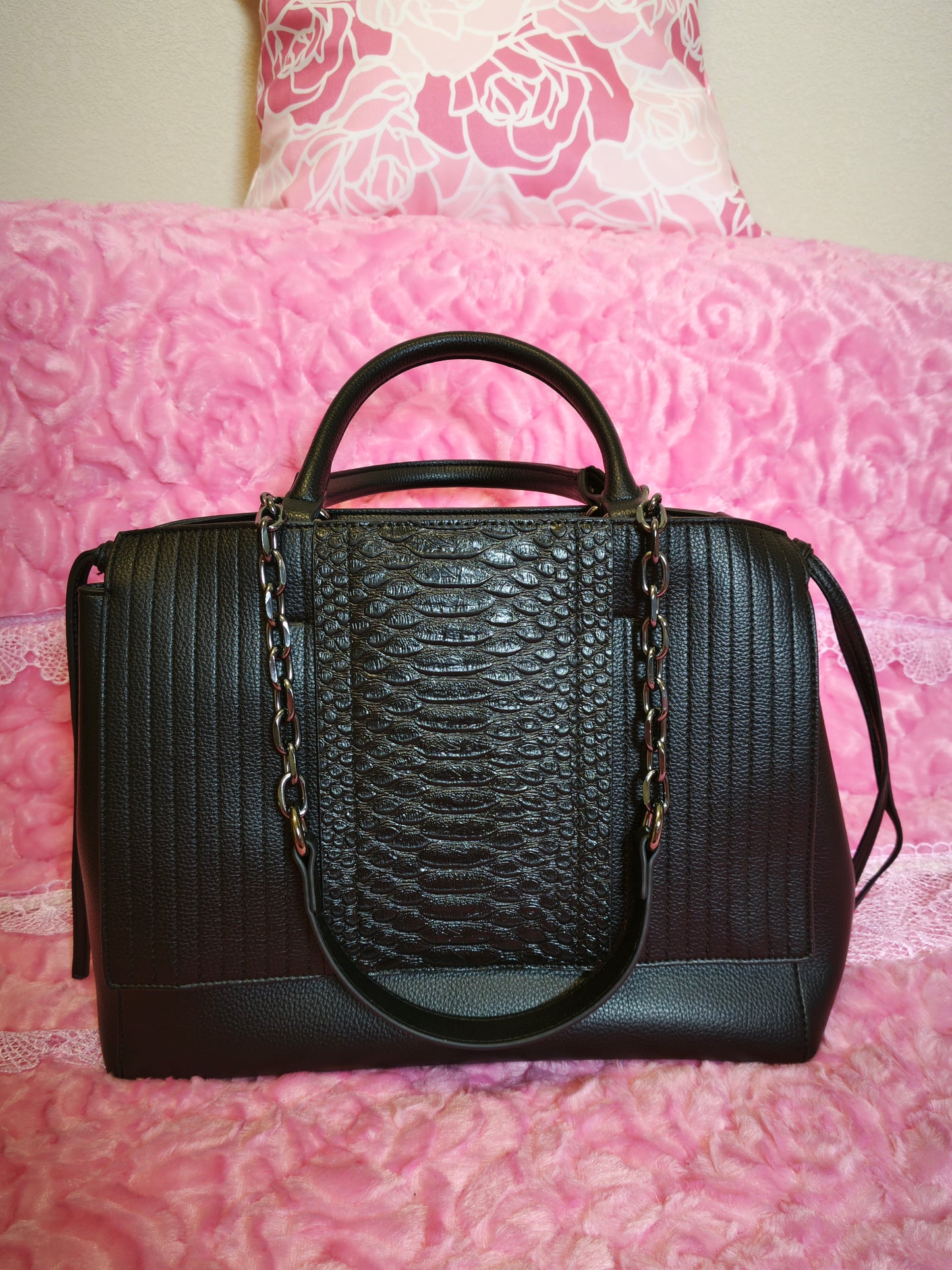 Black Lychee-Patterned & Snake-Print Handbag with Metal Chain