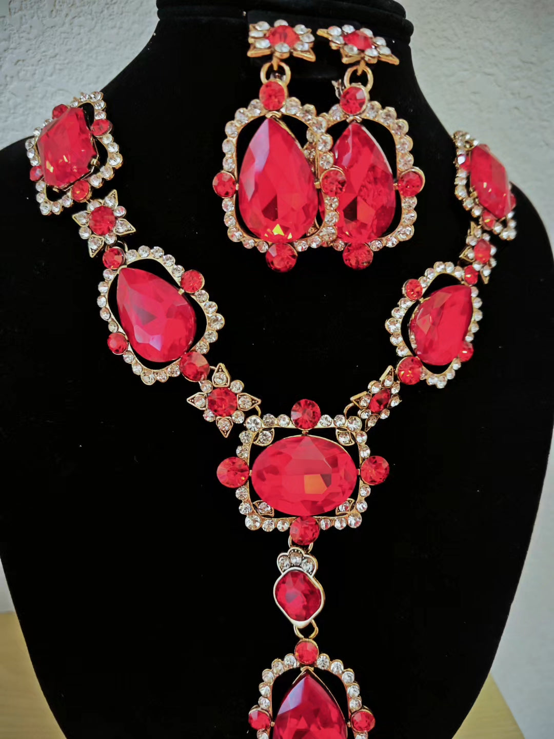 Gold-Plated Red Crystal Star Diamond Tassel Necklace & Earring Set