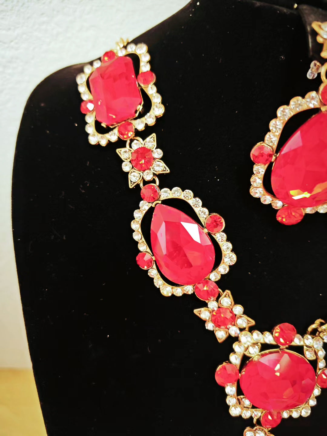 Gold-Plated Red Crystal Star Diamond Tassel Necklace & Earring Set