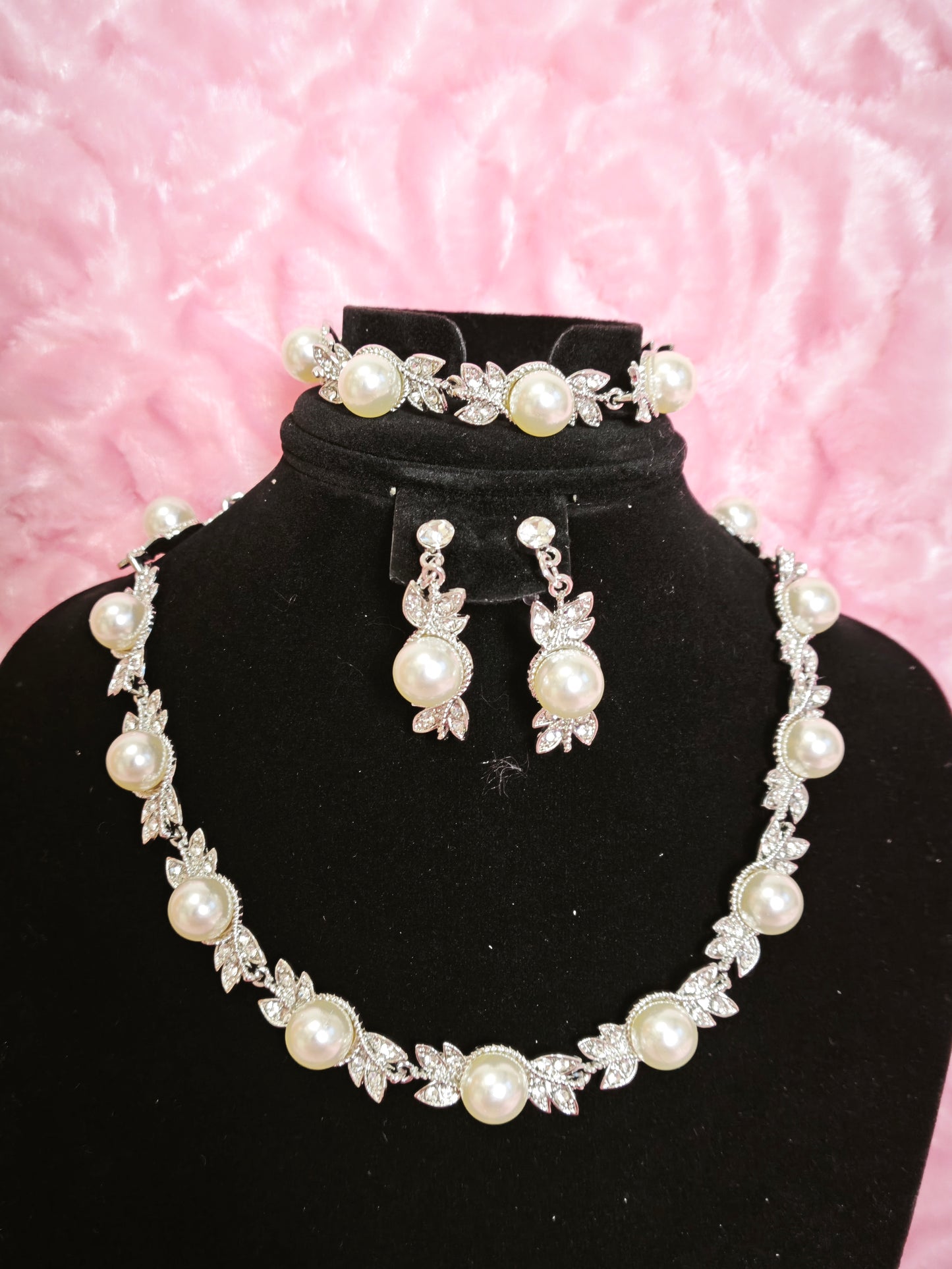 Elegant Pearl & Leaf Statement Jewelry Set