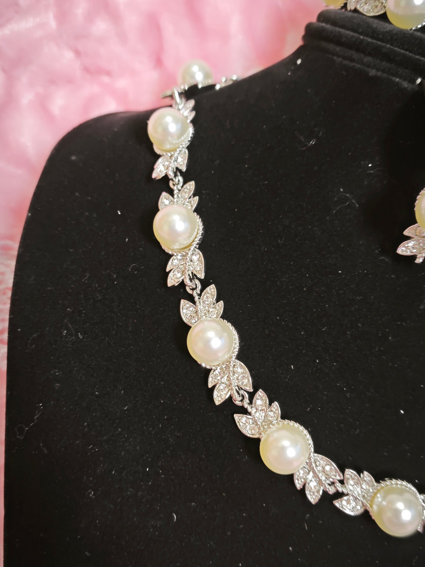 Elegant Pearl & Leaf Statement Jewelry Set
