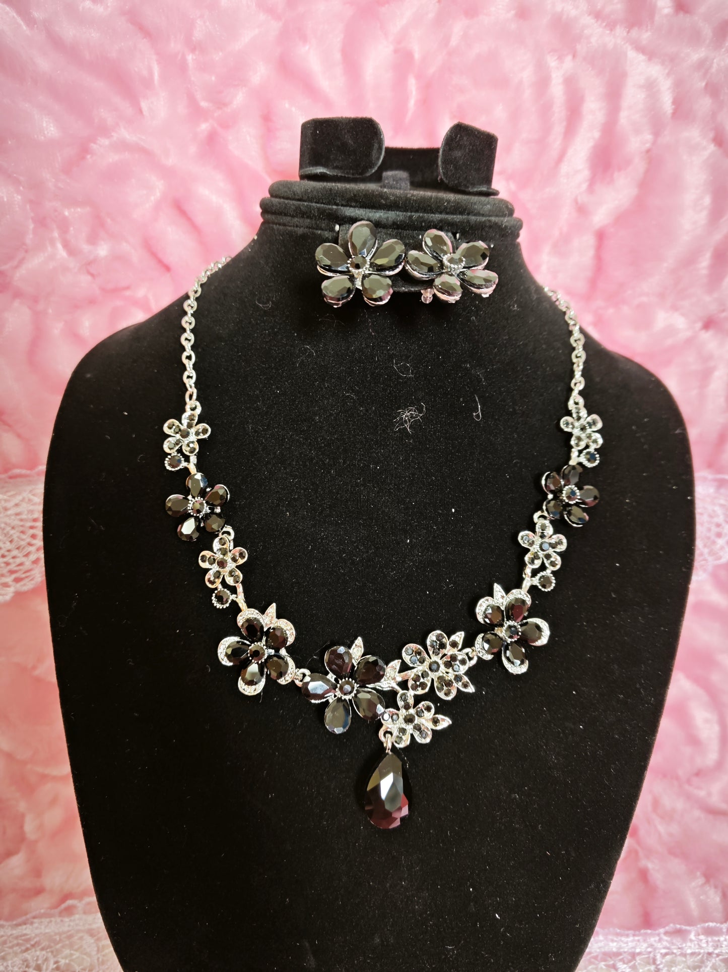 Silver-Tone Dark Gem Flower & Teardrop Jewelry Set