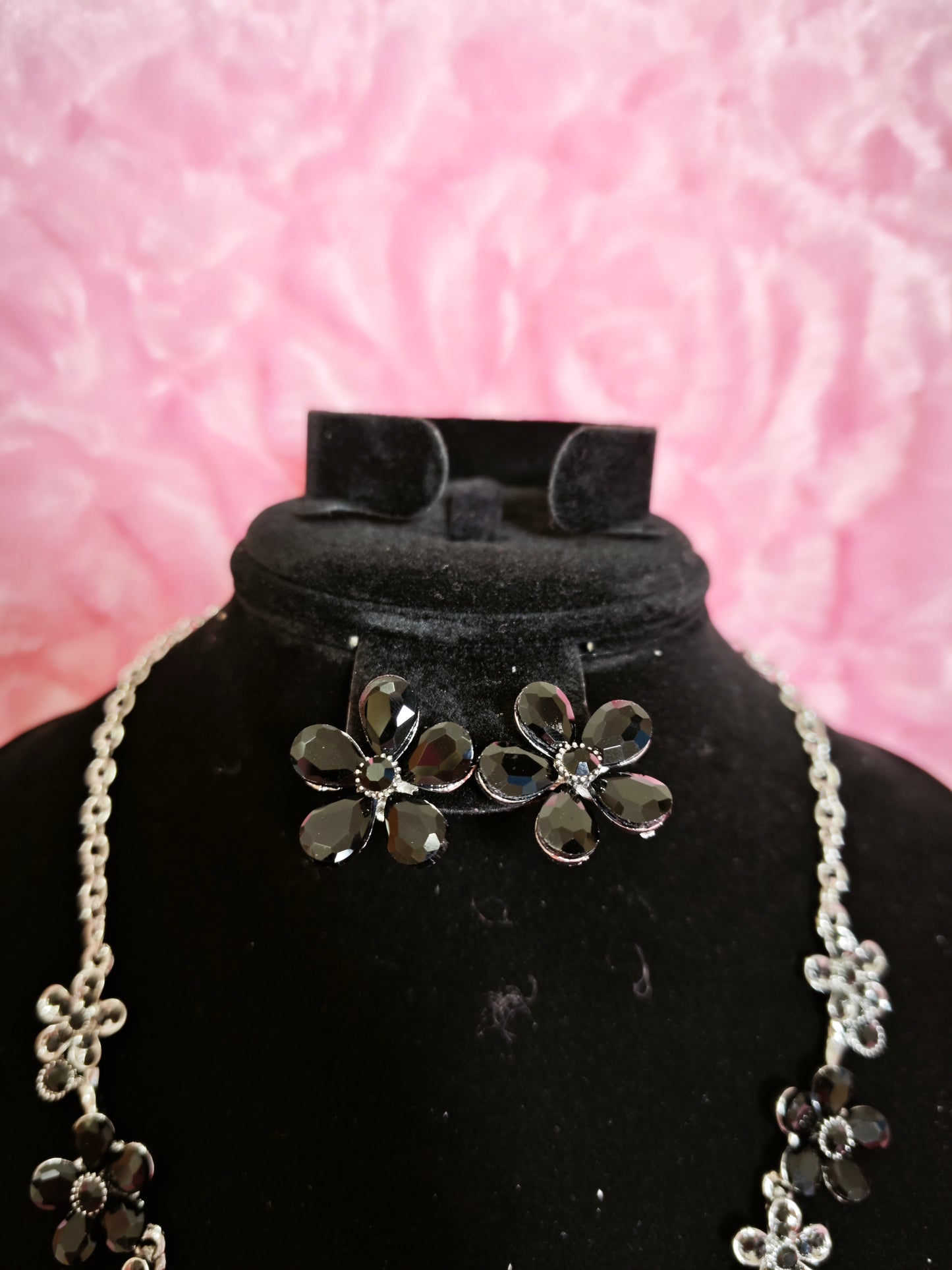 Silver-Tone Dark Gem Flower & Teardrop Jewelry Set