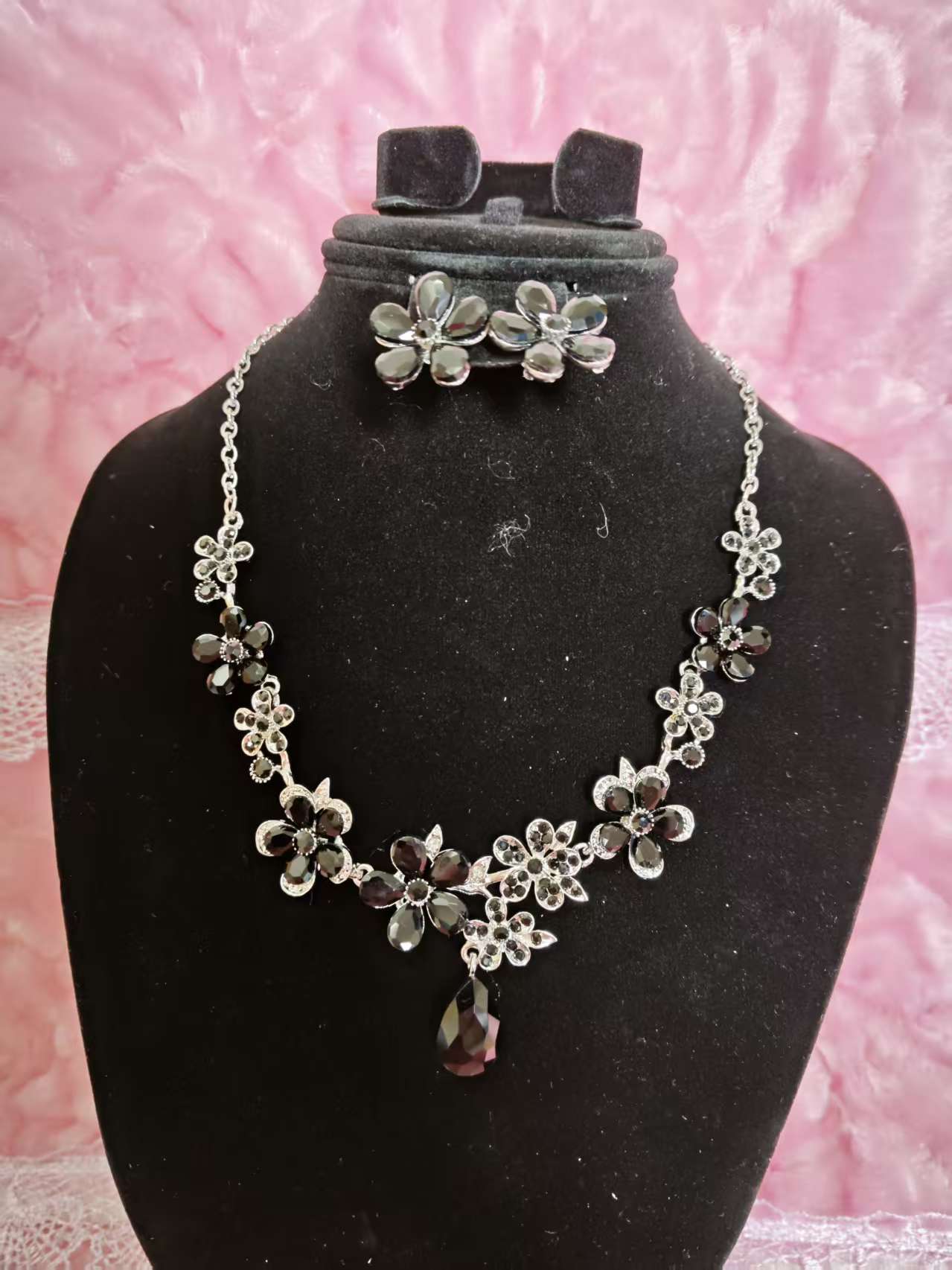 Silver-Tone Dark Gem Flower & Teardrop Jewelry Set