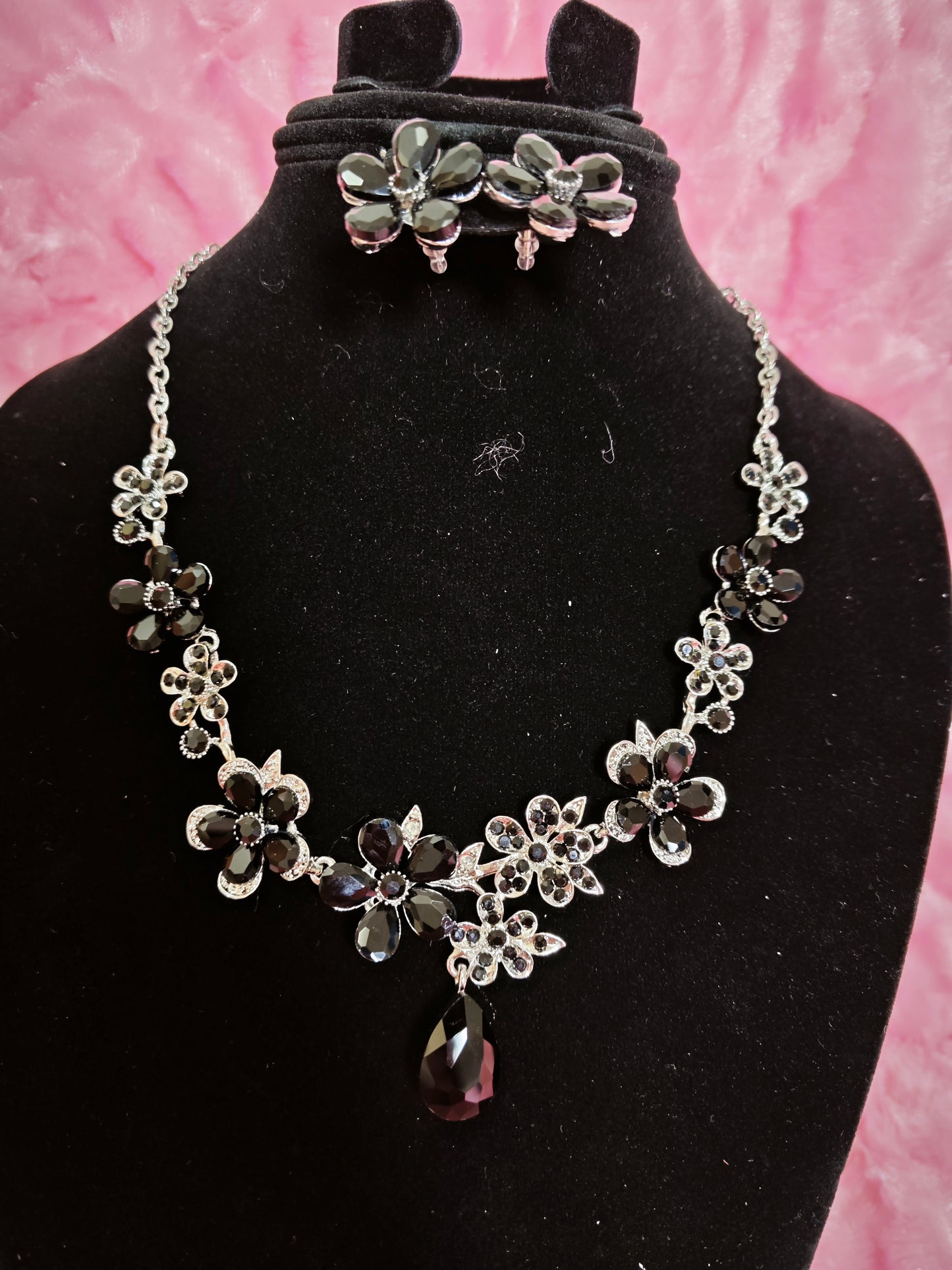 Silver-Tone Dark Gem Flower & Teardrop Jewelry Set