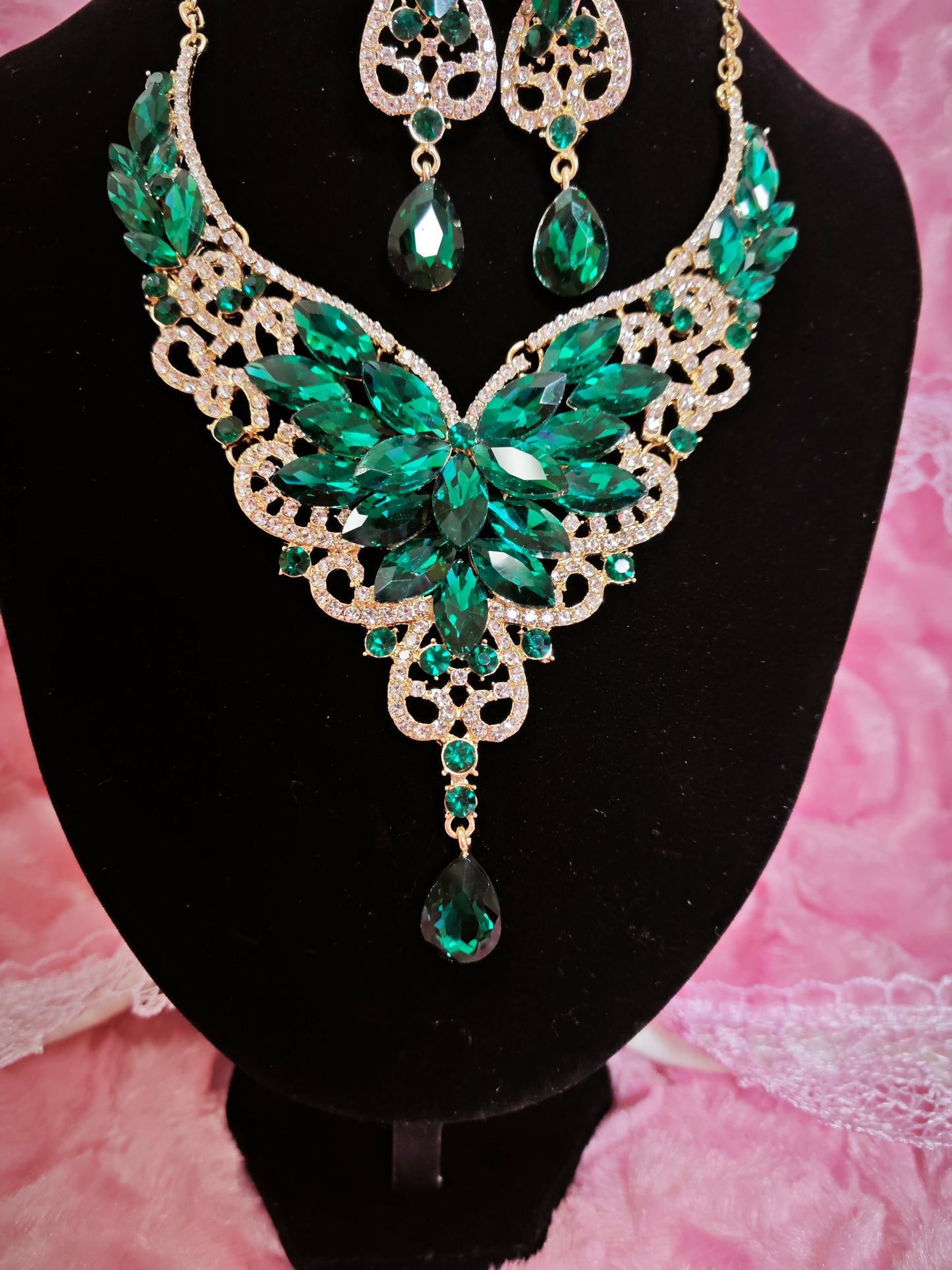 Gilded Emerald Gem Filigree Necklace & Earring Set