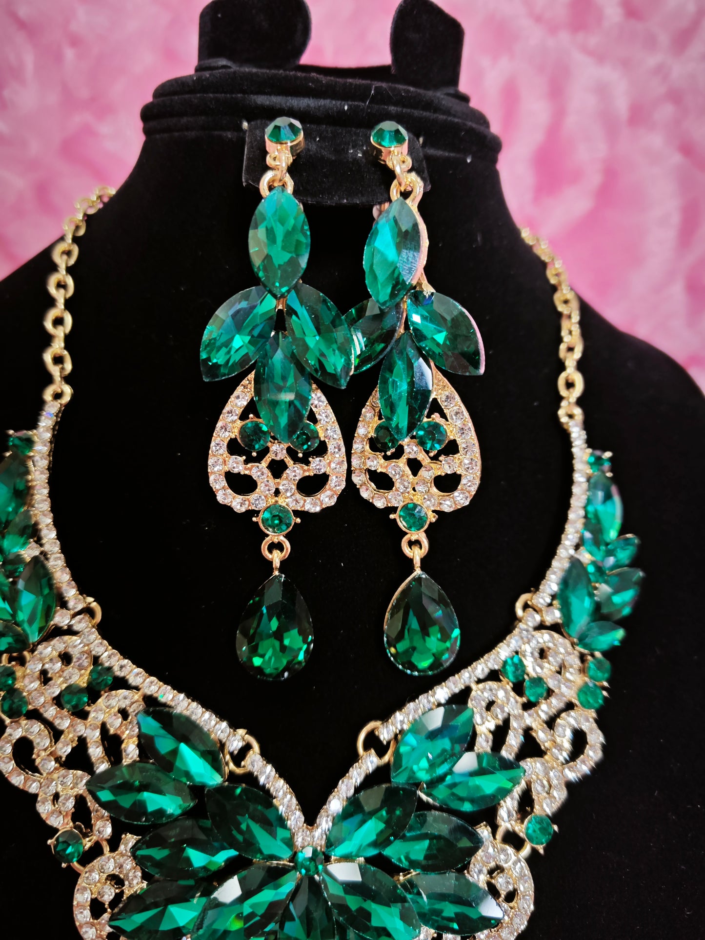 Gilded Emerald Gem Filigree Necklace & Earring Set