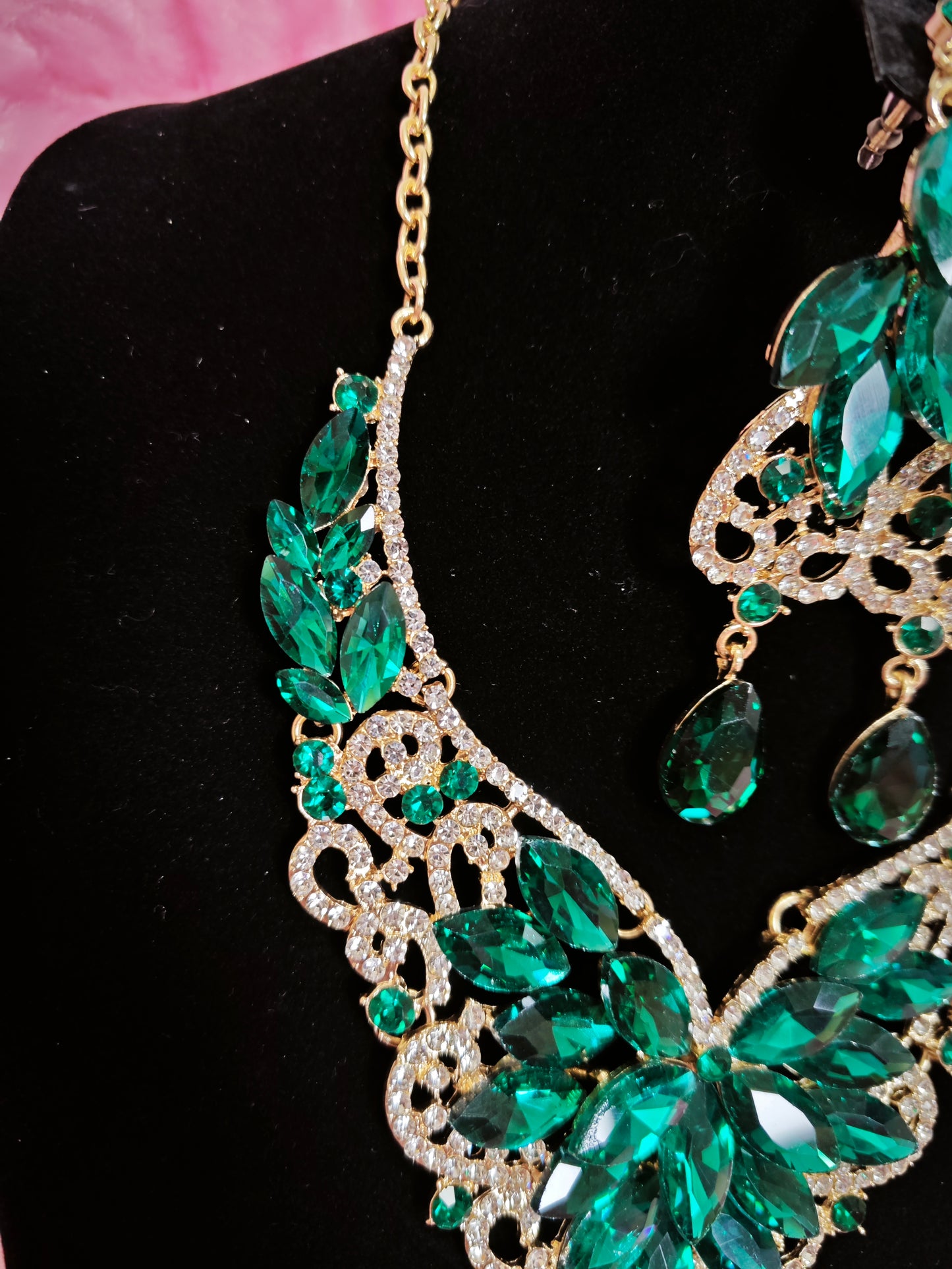 Gilded Emerald Gem Filigree Necklace & Earring Set